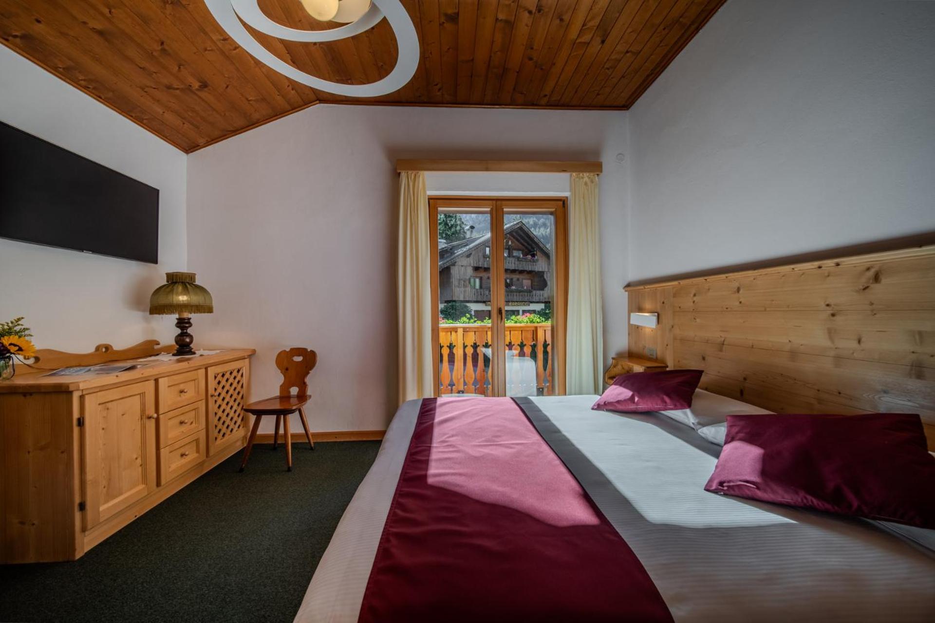 Double or Twin Room with Private Bathroom