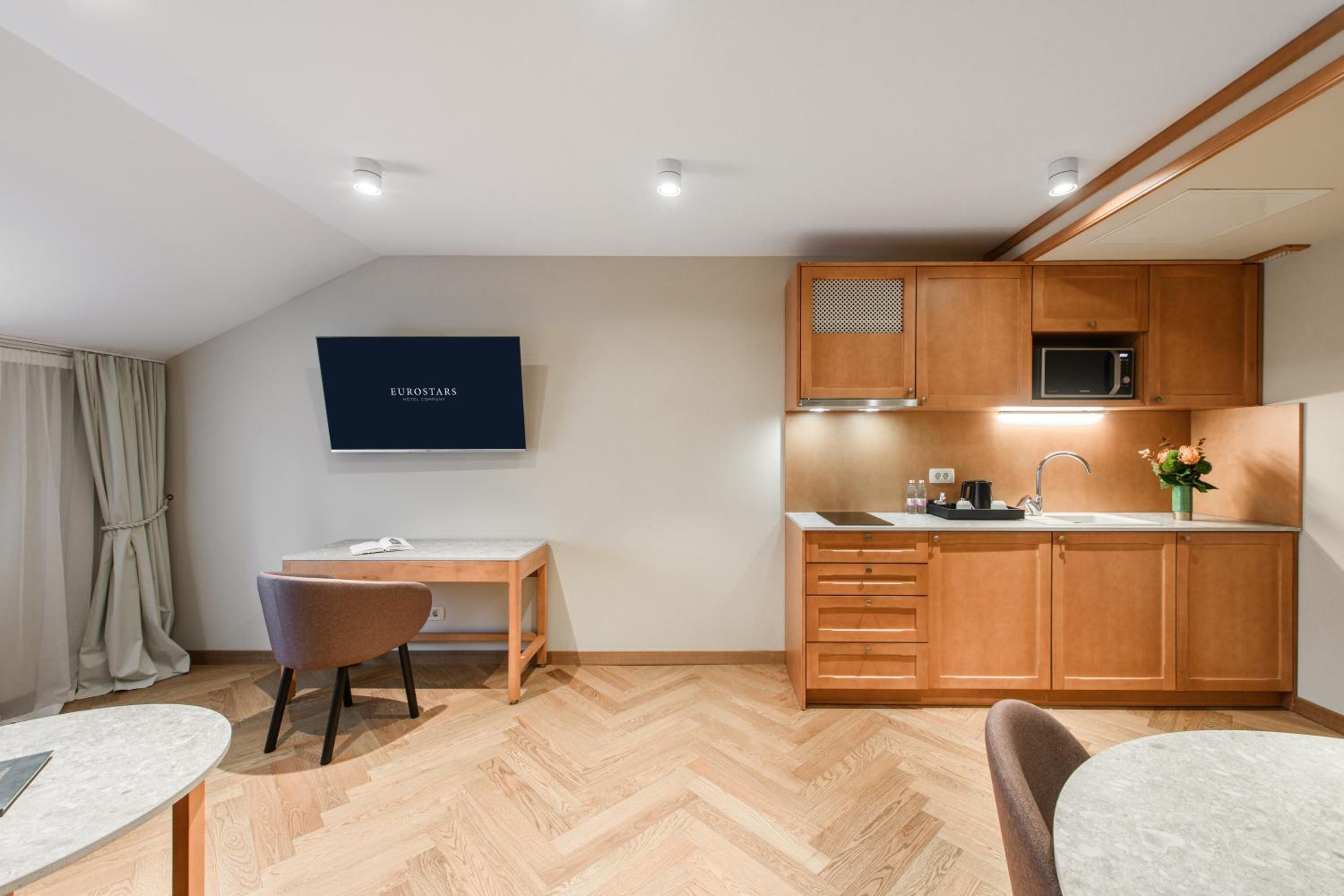 Family Two-Bedroom Suite - Photo 2