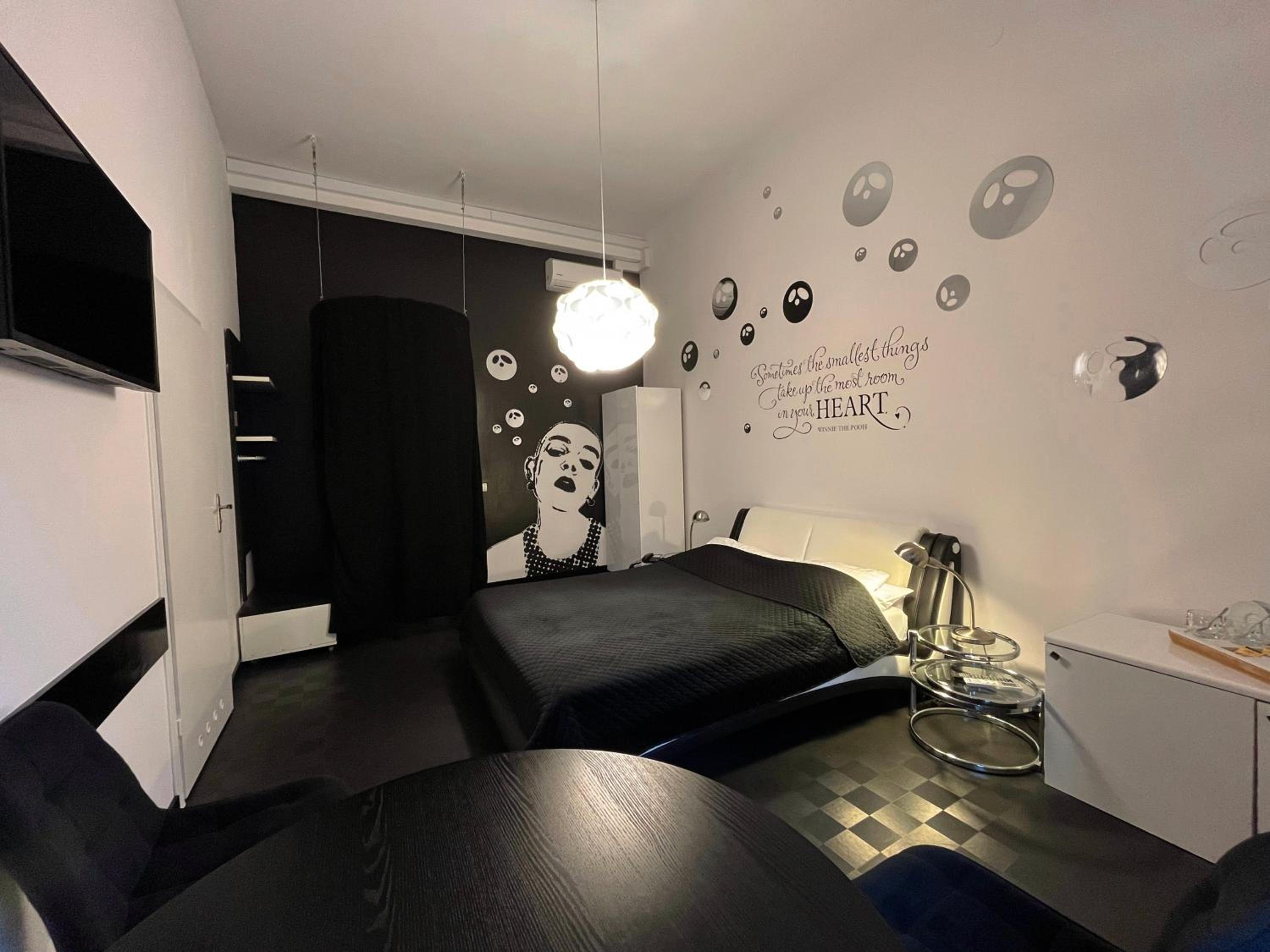 Deluxe Double Room - Photo 11