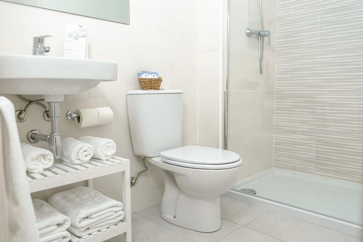 Standard Quadruple Room (4 adults) - Photo 9
