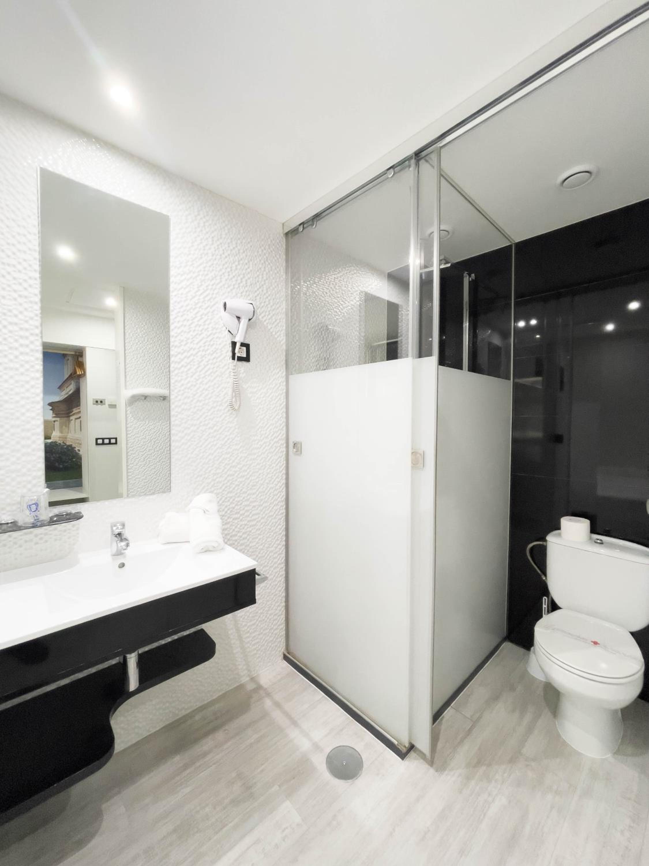 King Double Room - Photo 9