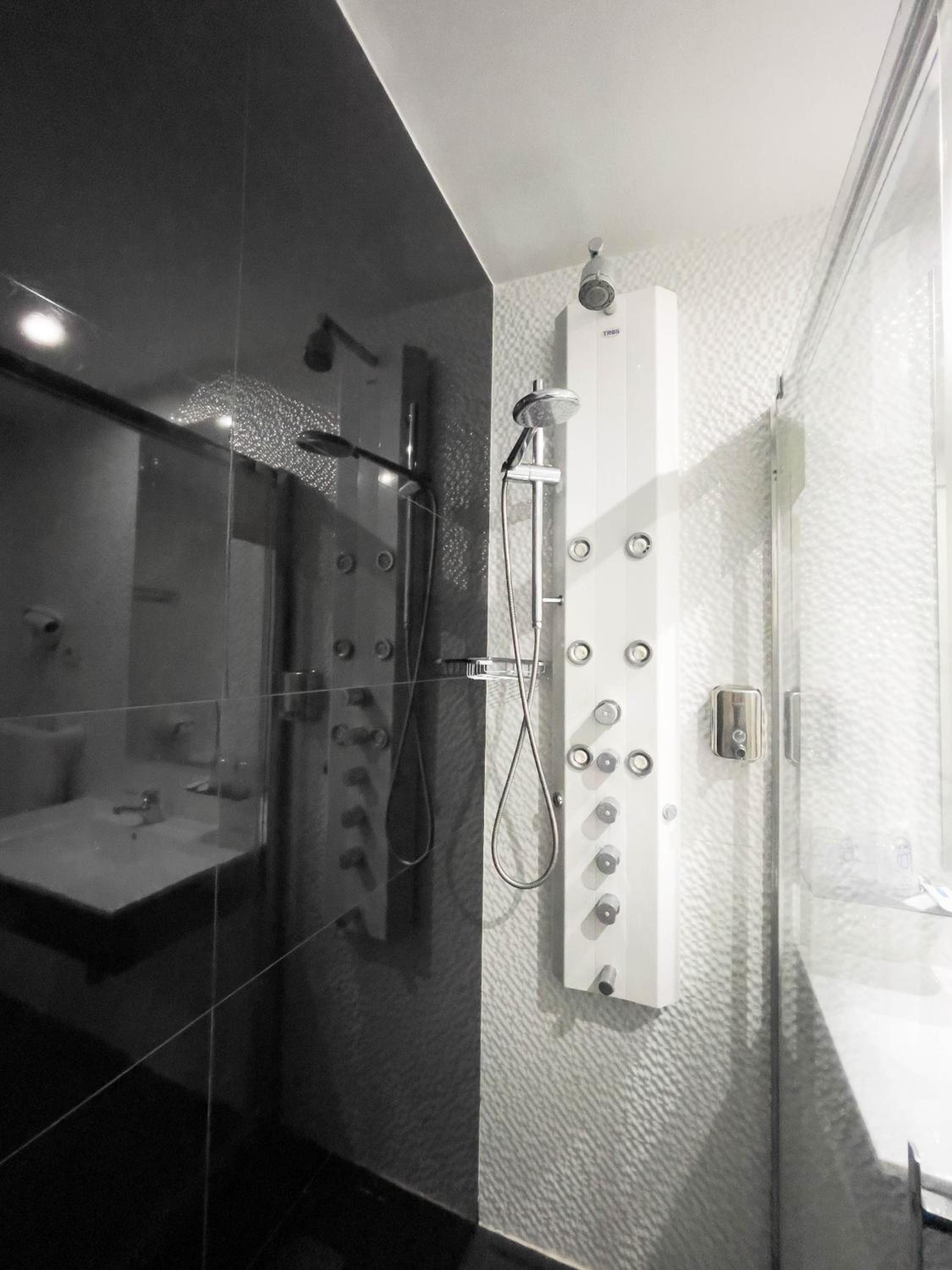 Standard Triple Room - Photo 12