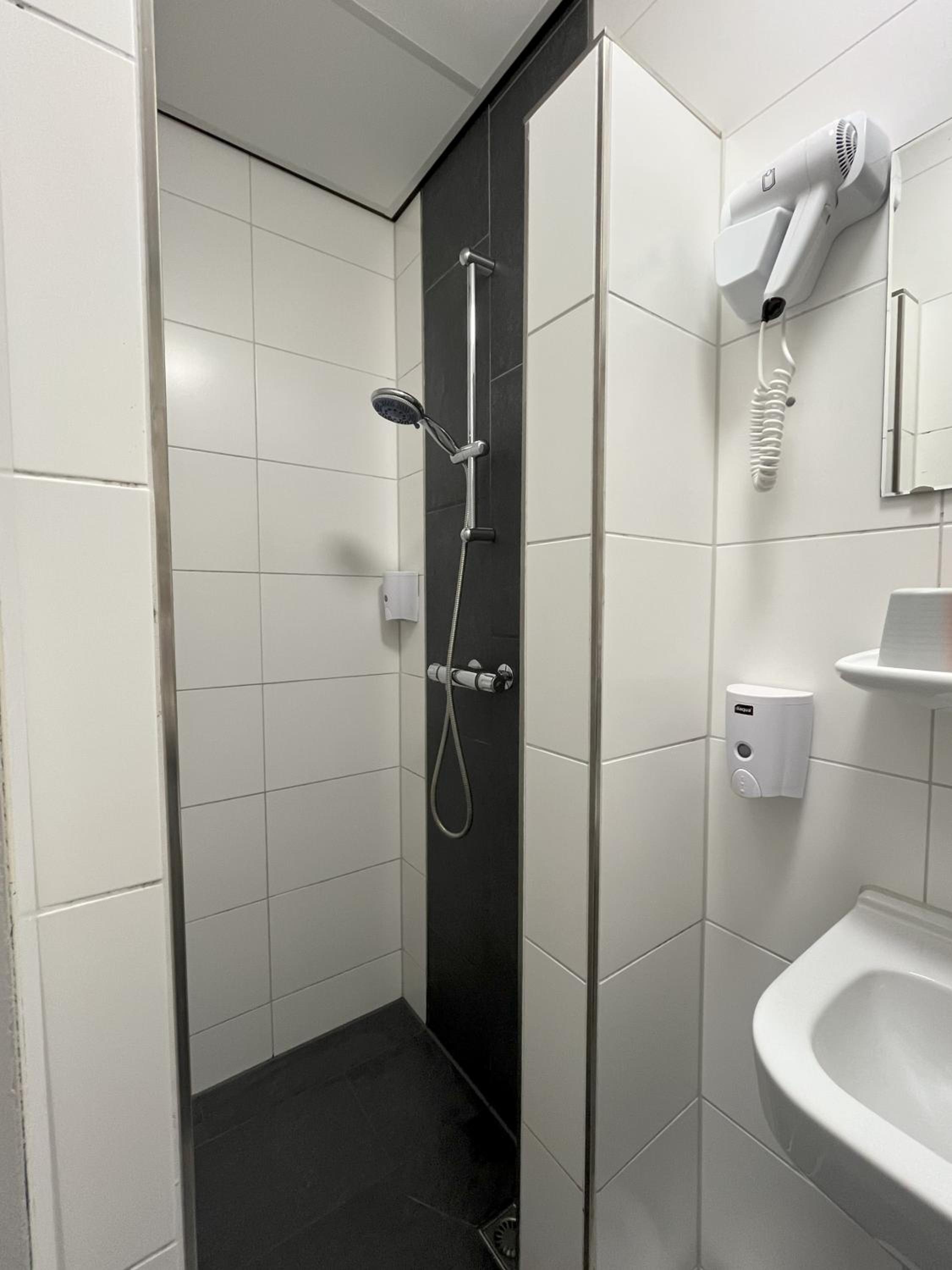 Standard Double Room - Photo 4