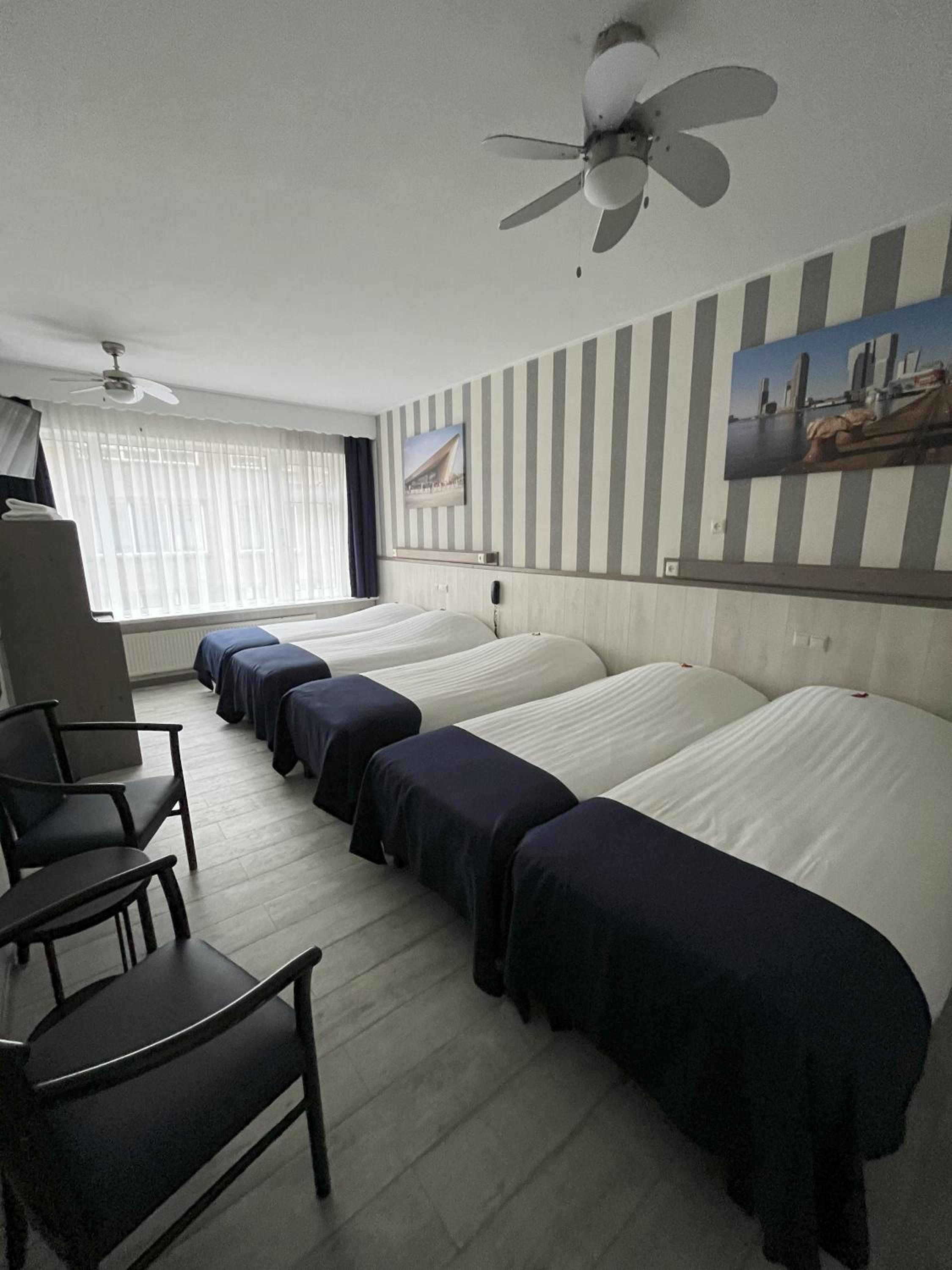 Family Room - Photo 4