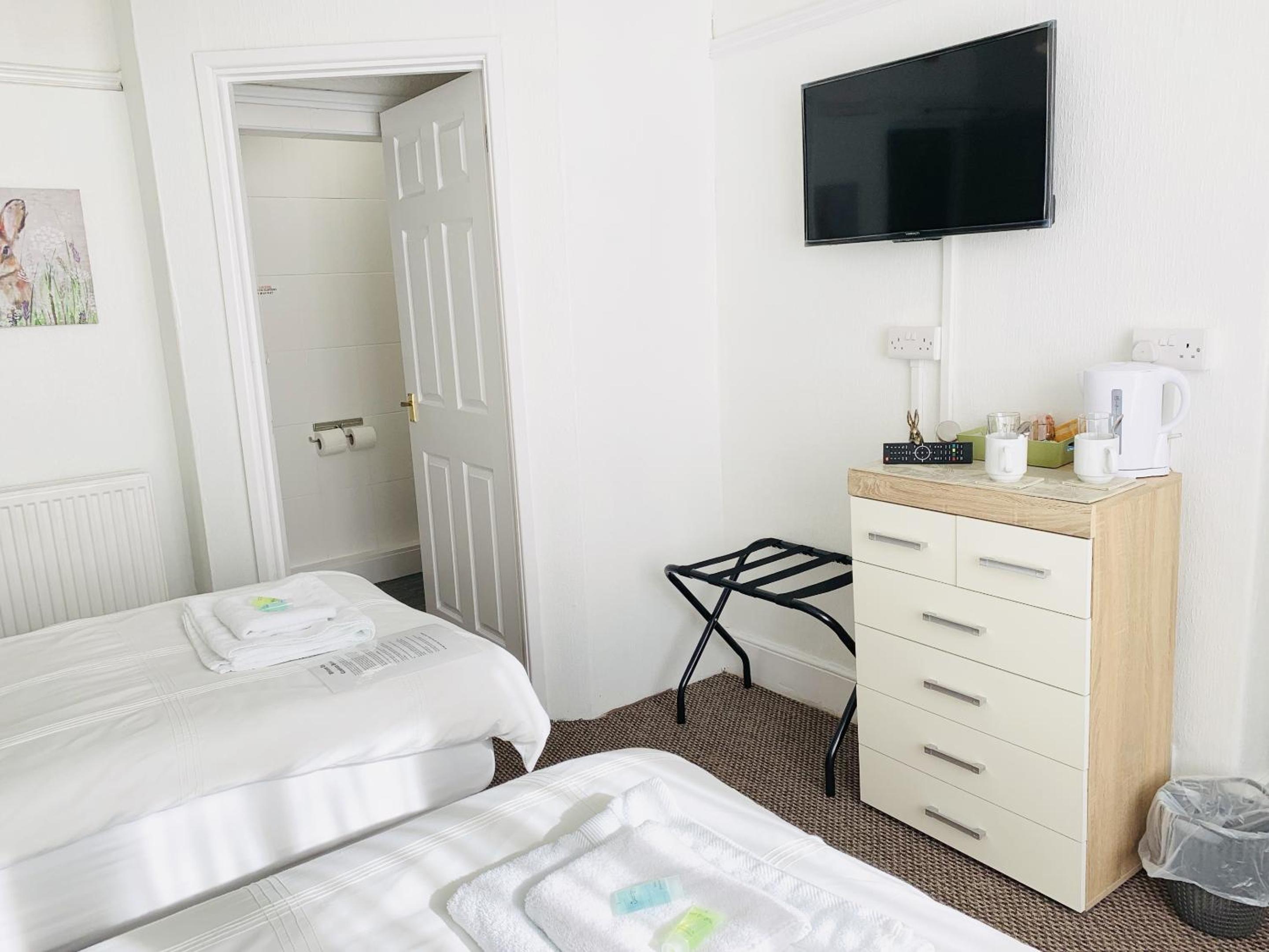 Twin Room - Photo 1