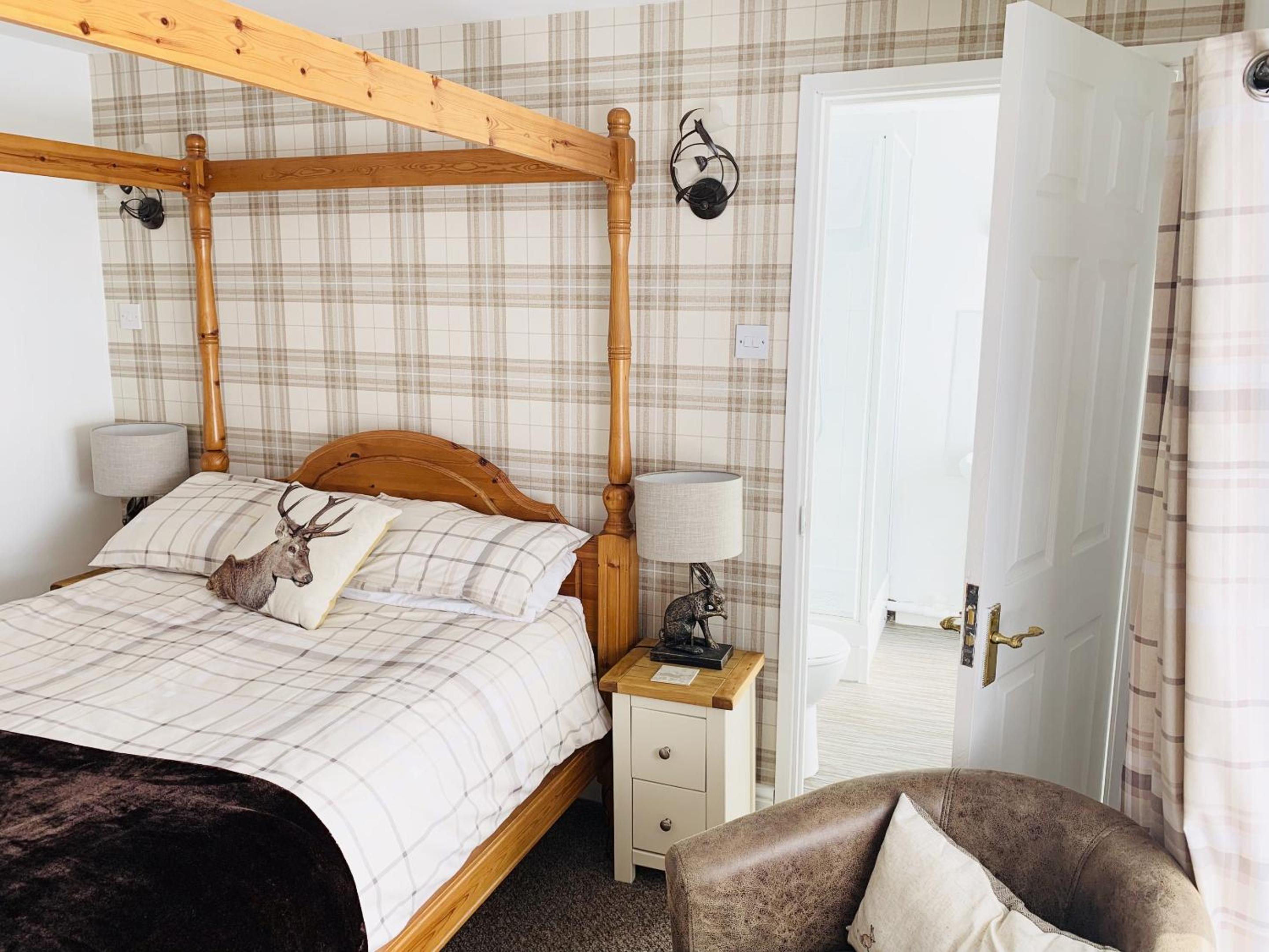 Double Room with Four Poster Bed photo 2
