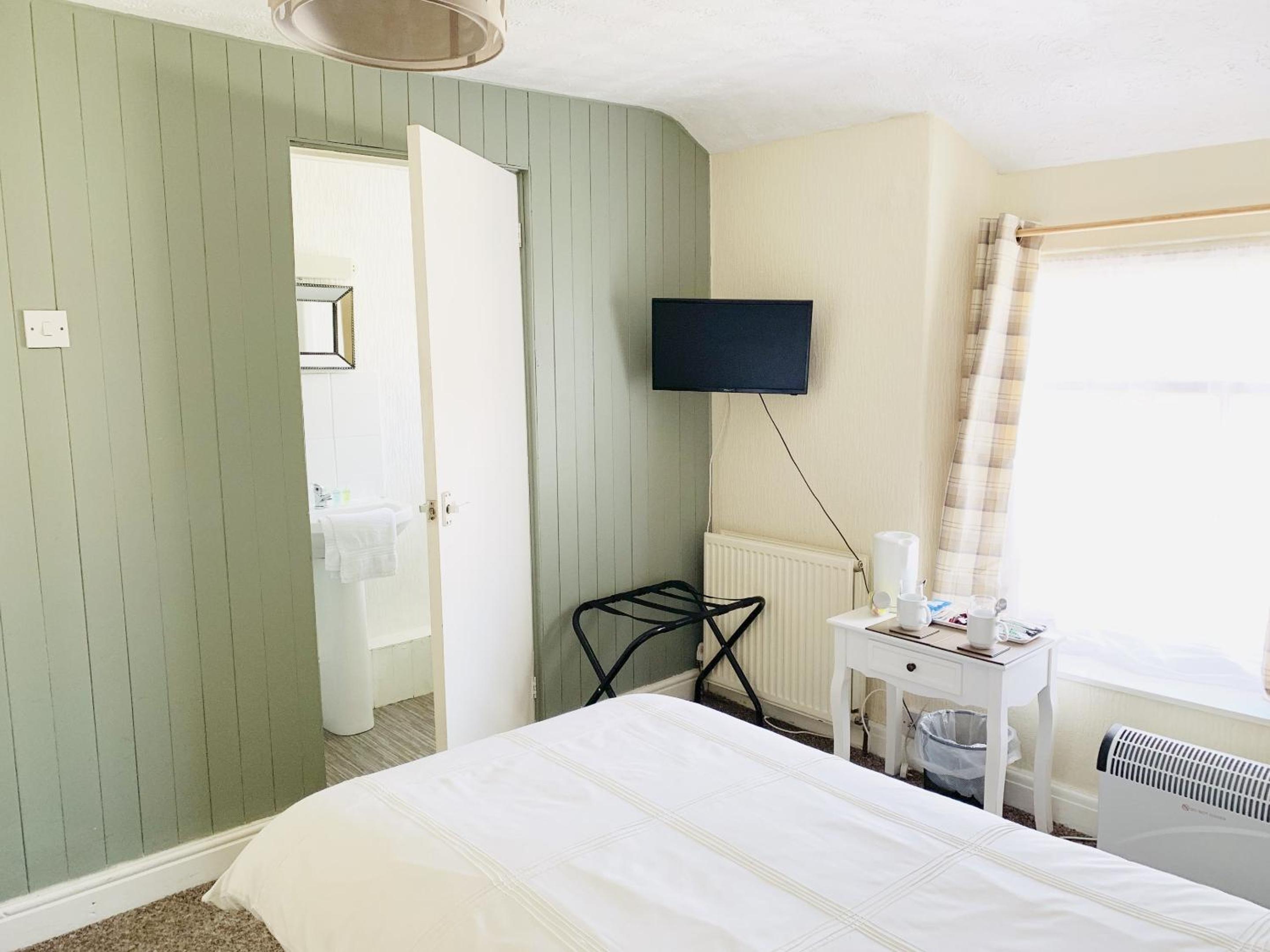 Twin Room - Photo 3