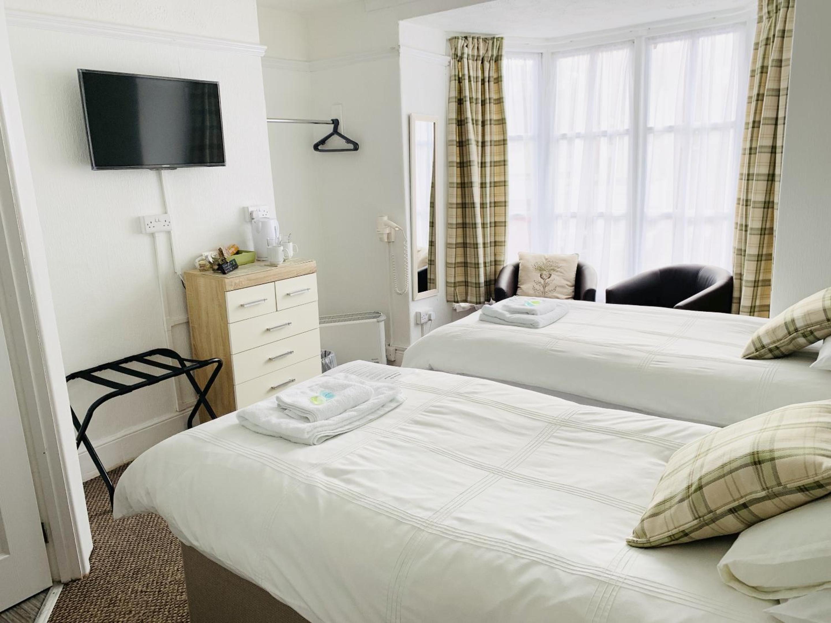 Twin Room - Photo 4