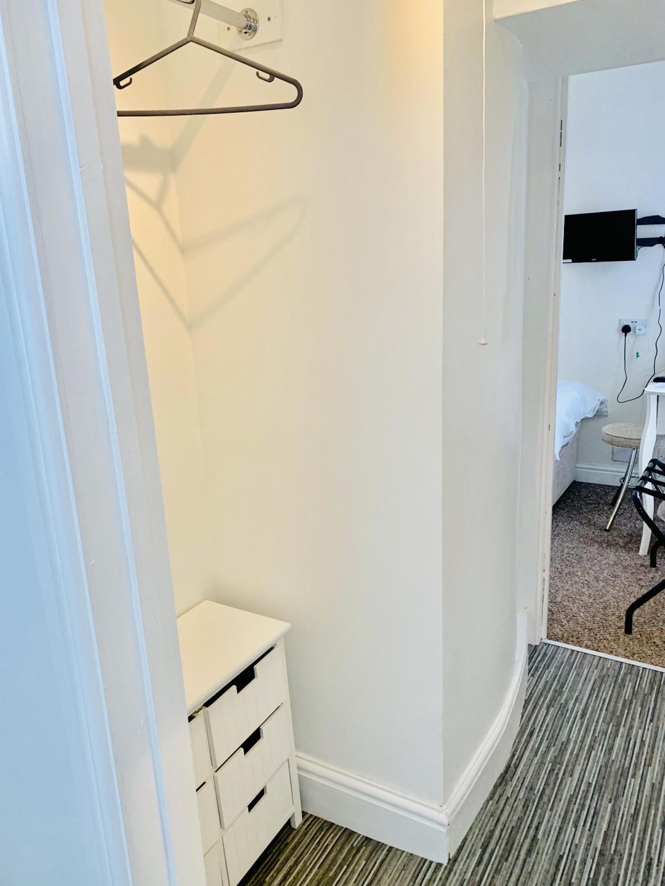 Single Room photo 3