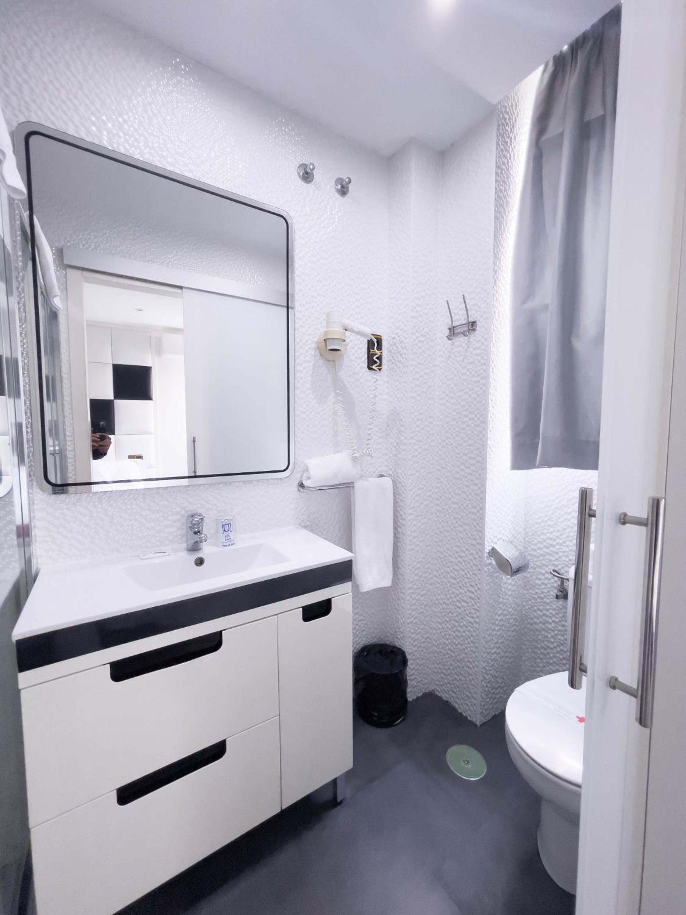 Double Room - Photo 7