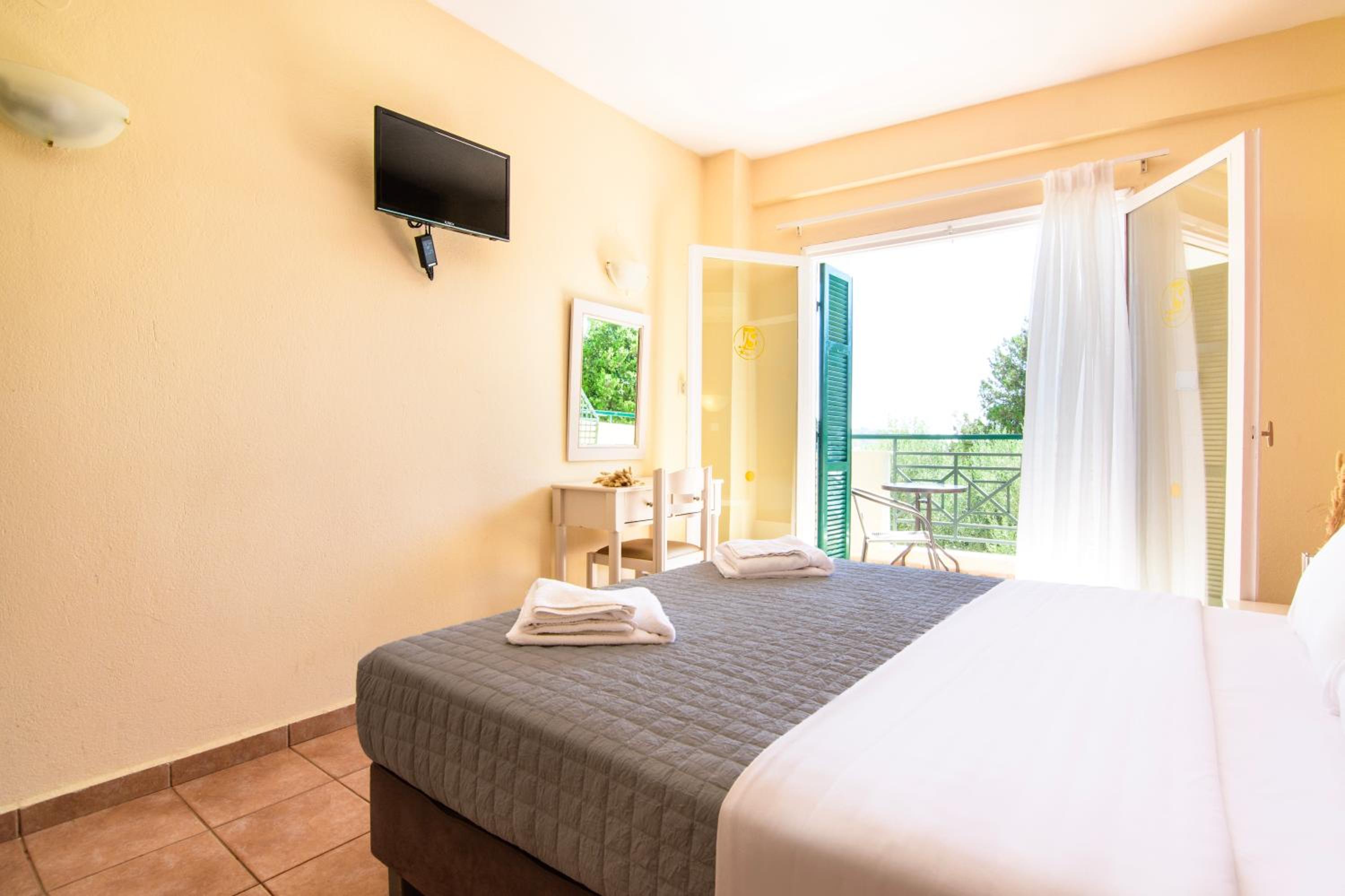 Classic Room with Garden View - Photo 1