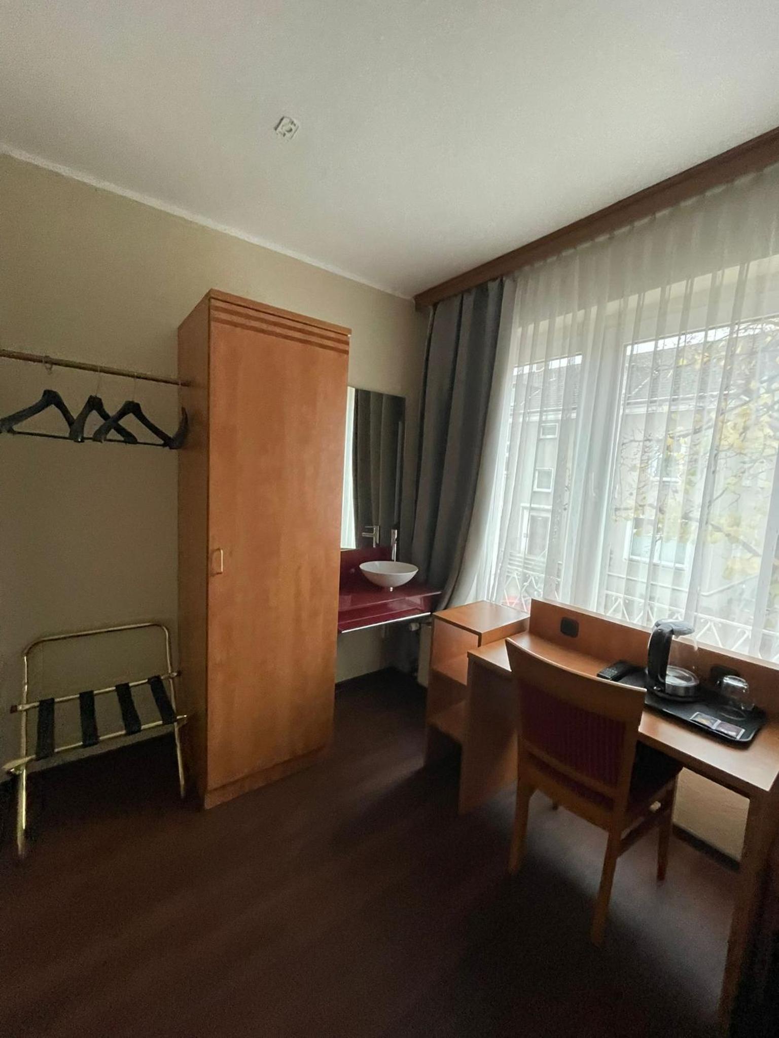 Single Room photo 2