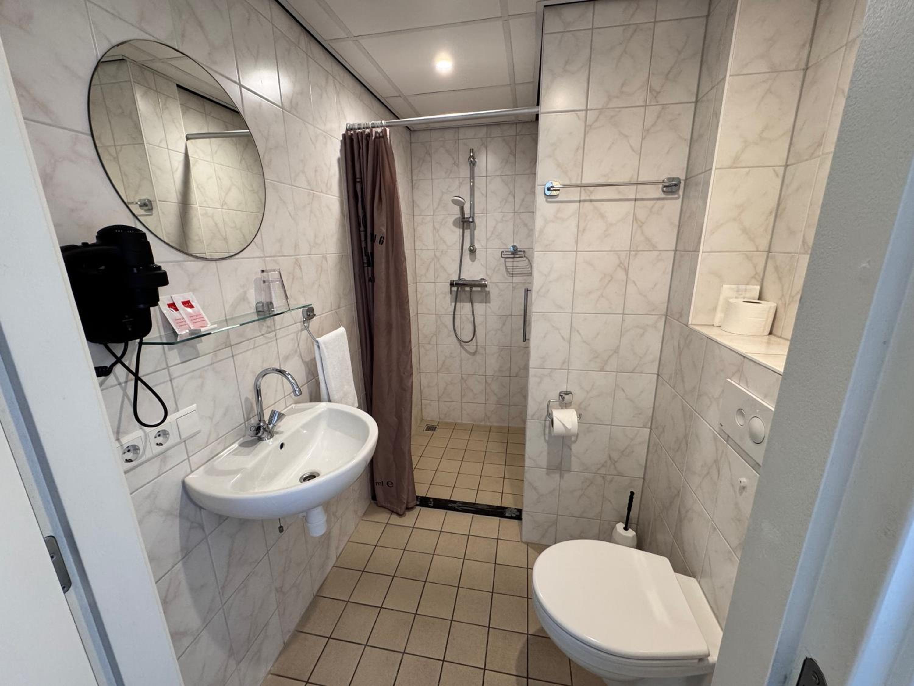 Standard Double Room - Photo 3