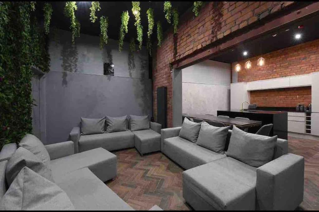 Three-Bedroom Apartment - Photo 8