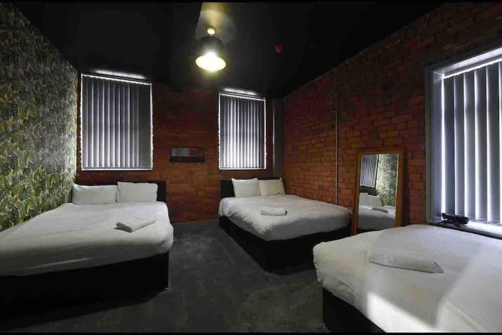Three-Bedroom Apartment - Photo 9