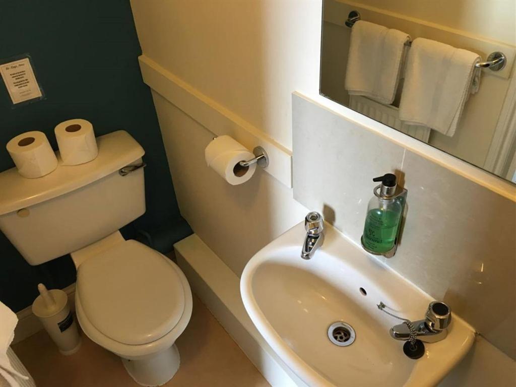 Twin Room with Shower photo 2