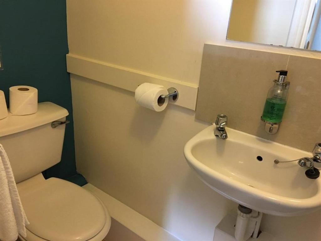 Twin Room with Shower photo 3