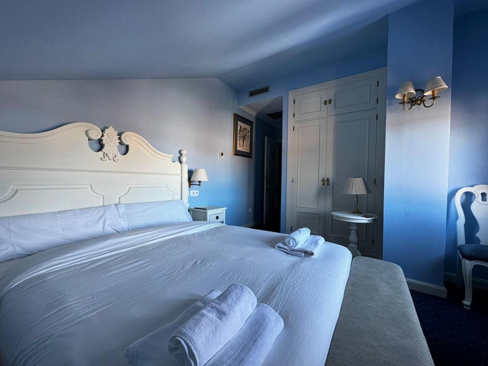 Superior Double Or Twin Room With Pool View photo 3