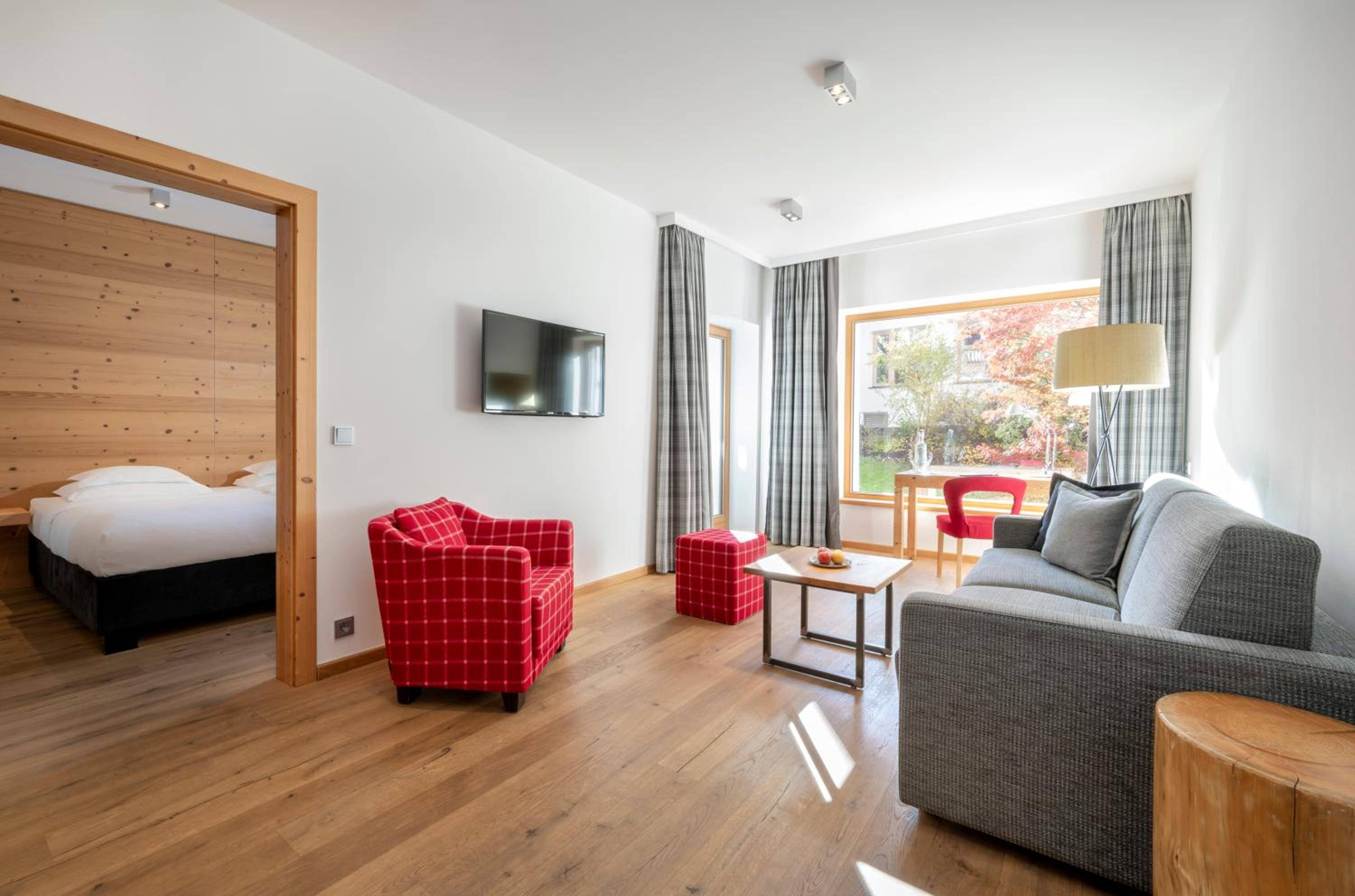 Suite - Photo 1