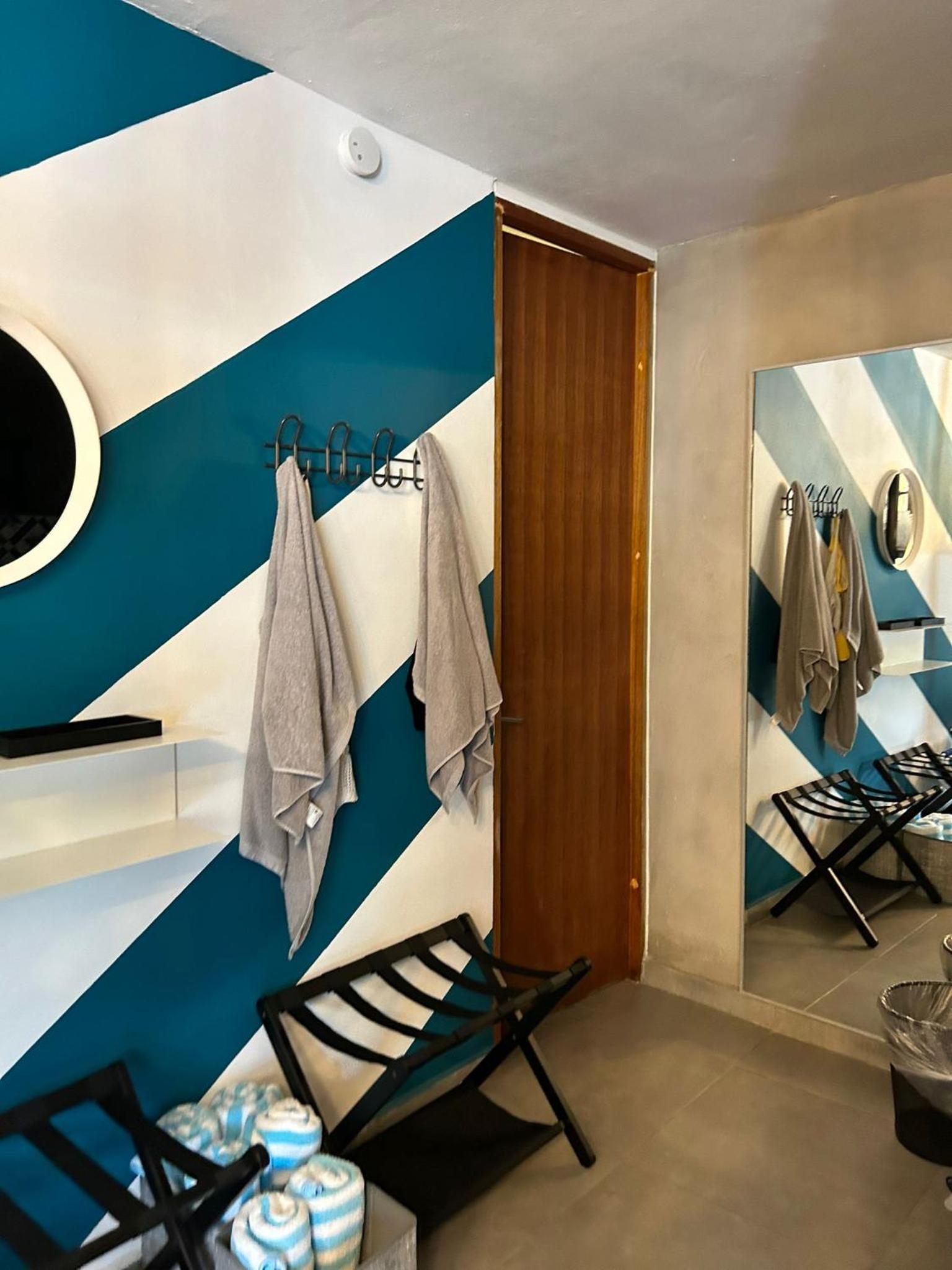 8-Bed Mixed Dormitory Room photo 3