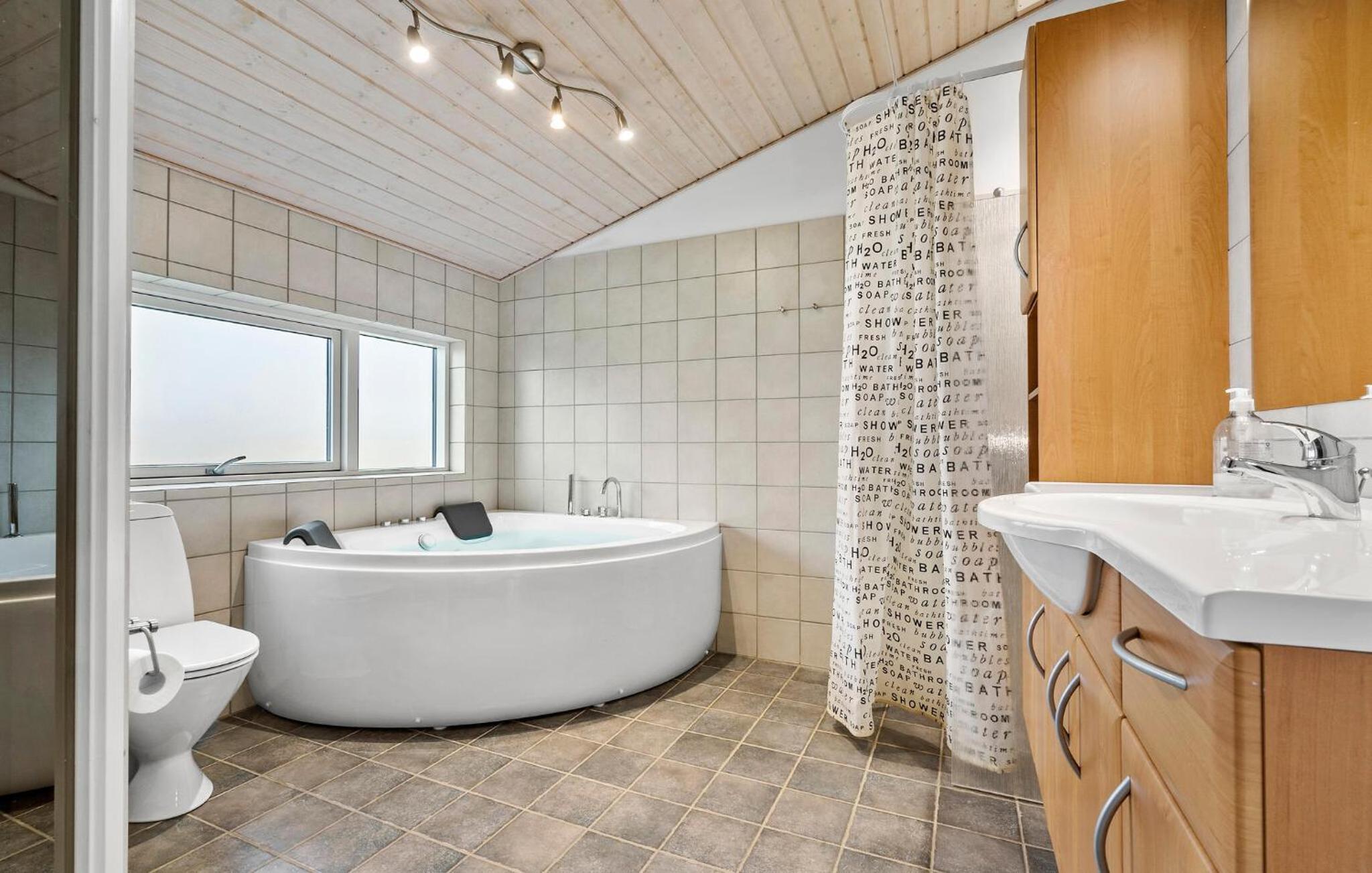 Three-Bedroom Vacation Home  photo 2