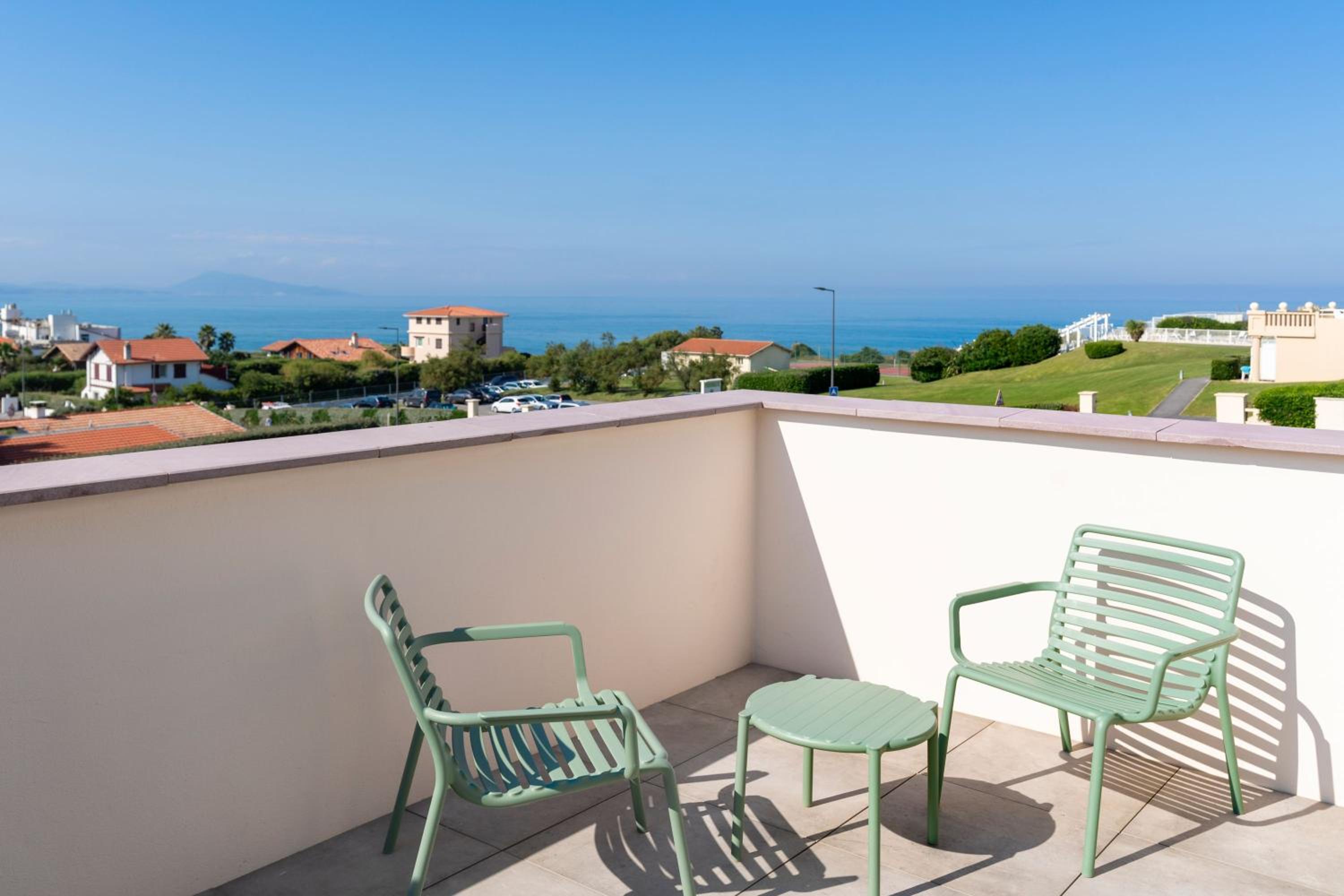 Family Room with Terrace and Sea View - Photo 2