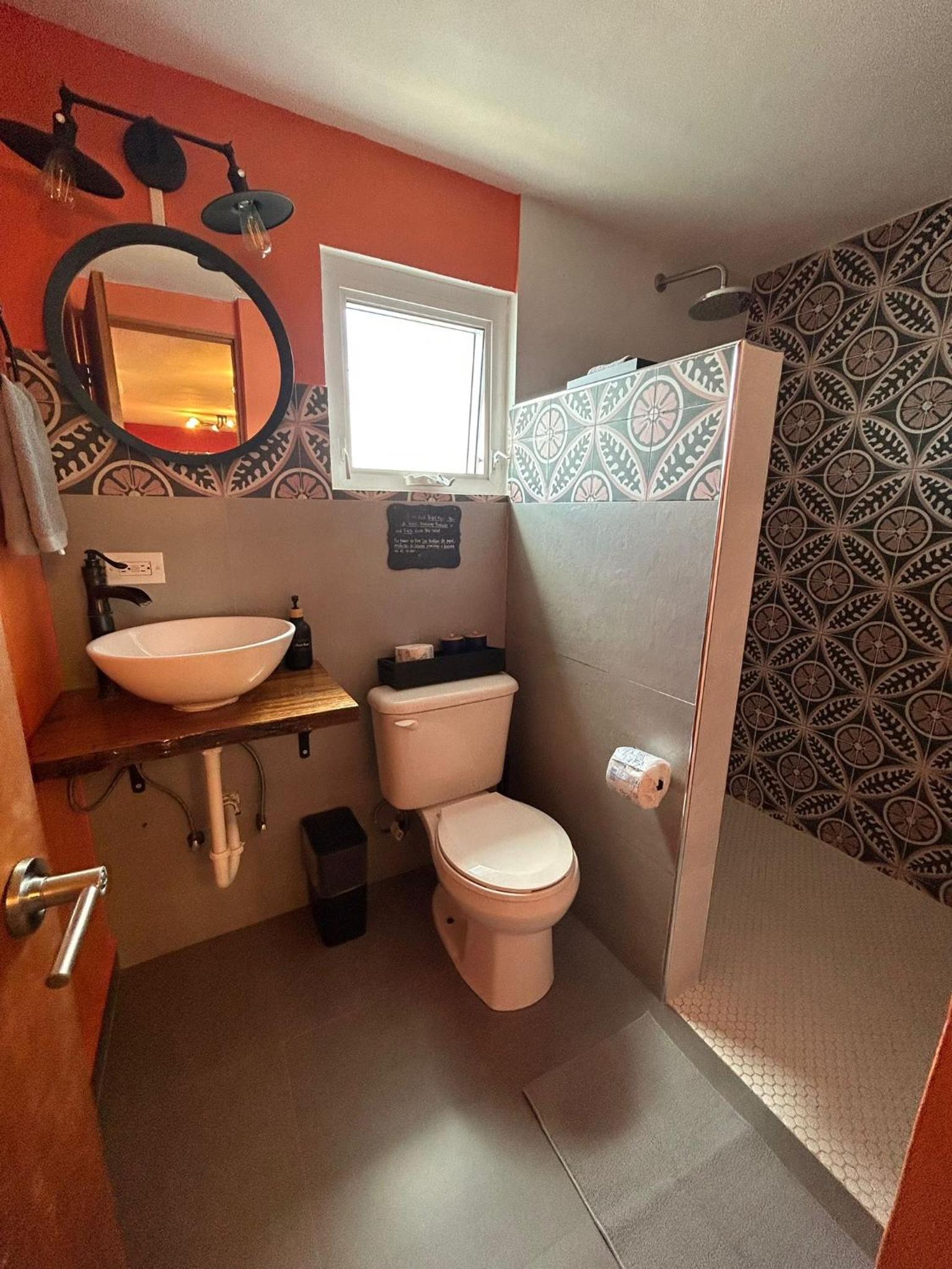 Deluxe King Suite photo 3