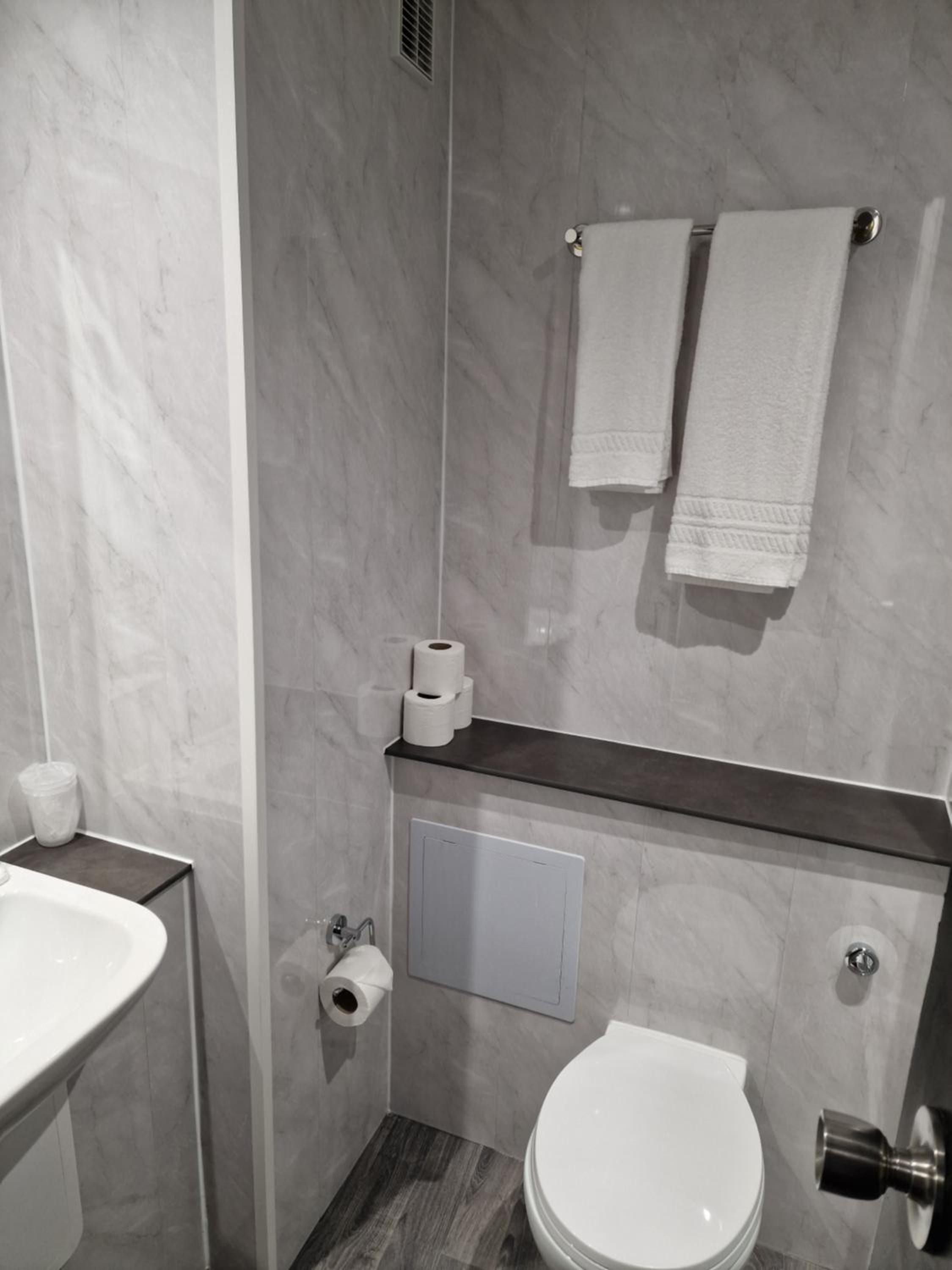 Standard Double Room - Photo 19