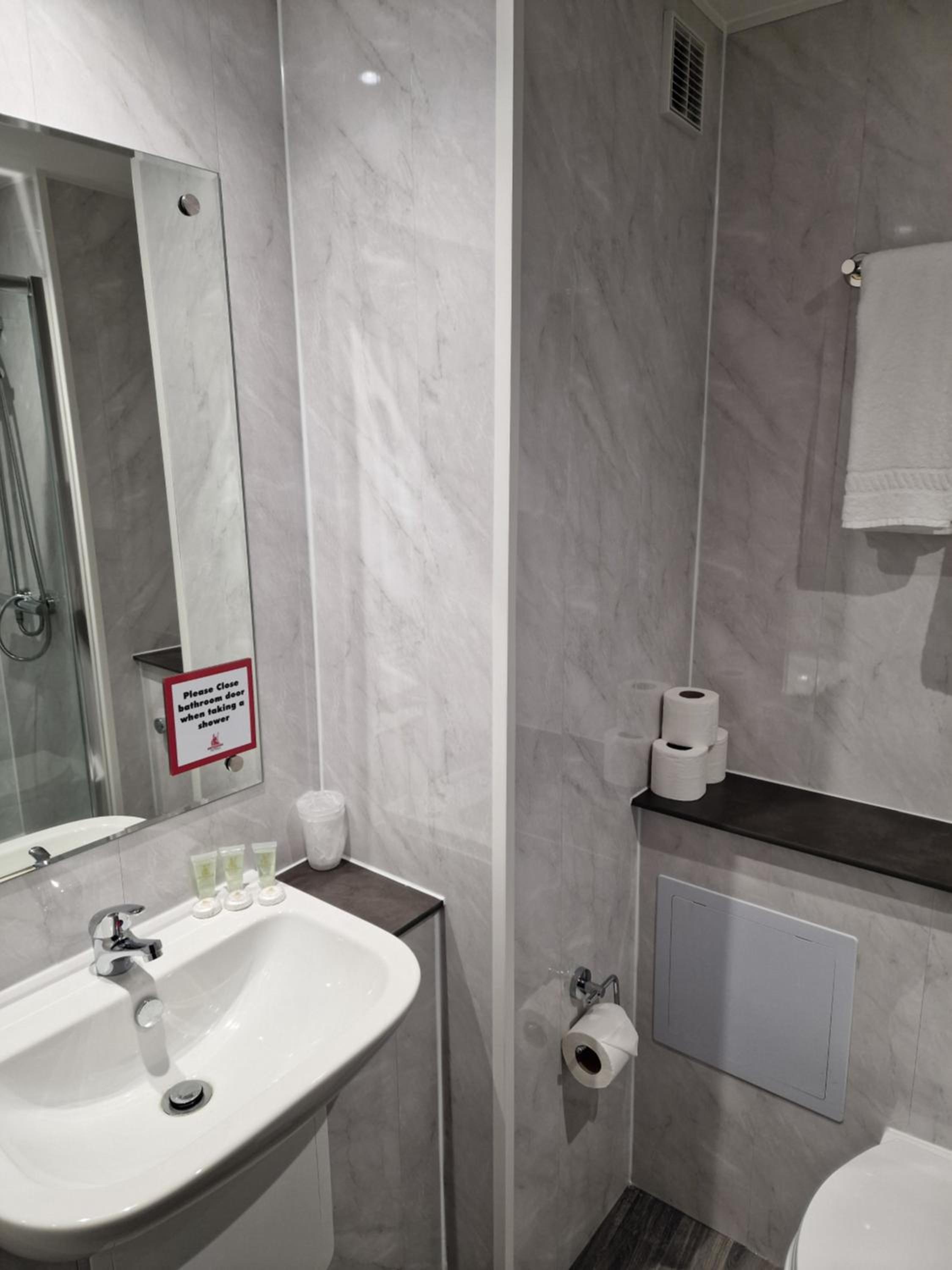 Standard Double Room - Photo 26