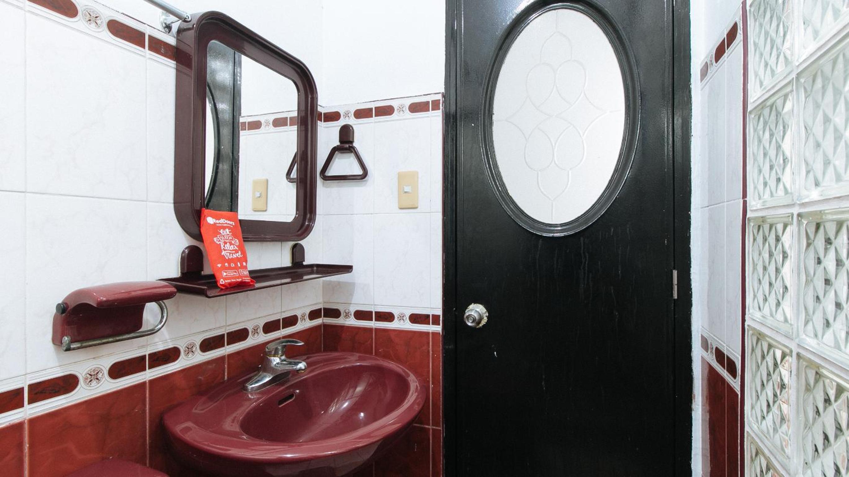 Quadruple Room - Photo 11