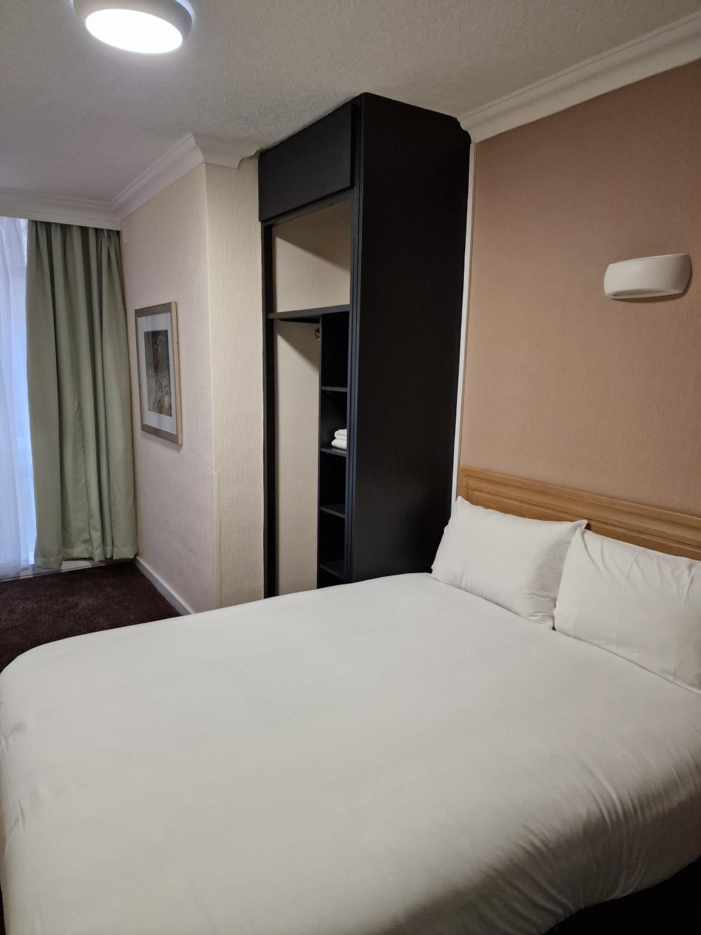 Standard Double Room - Photo 6