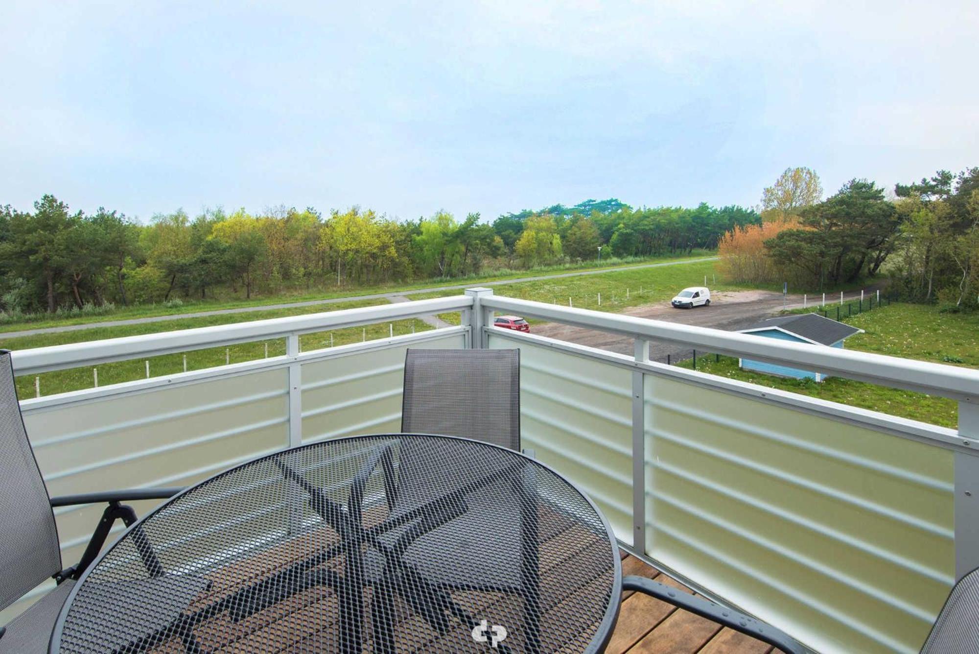 One-Bedroom Apartment with Balcony photo 2