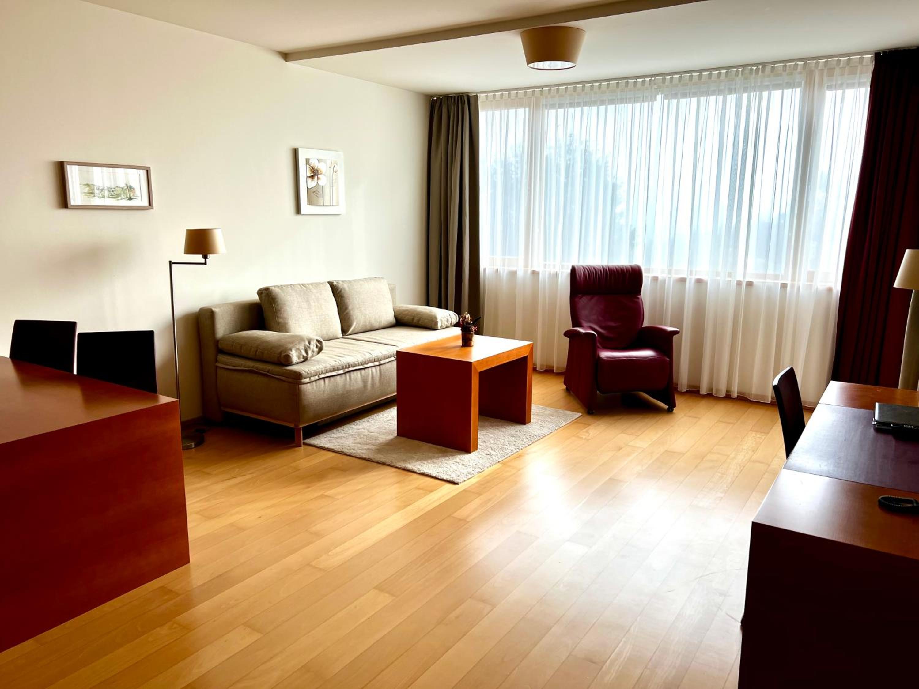 One-Bedroom Apartment photo 1