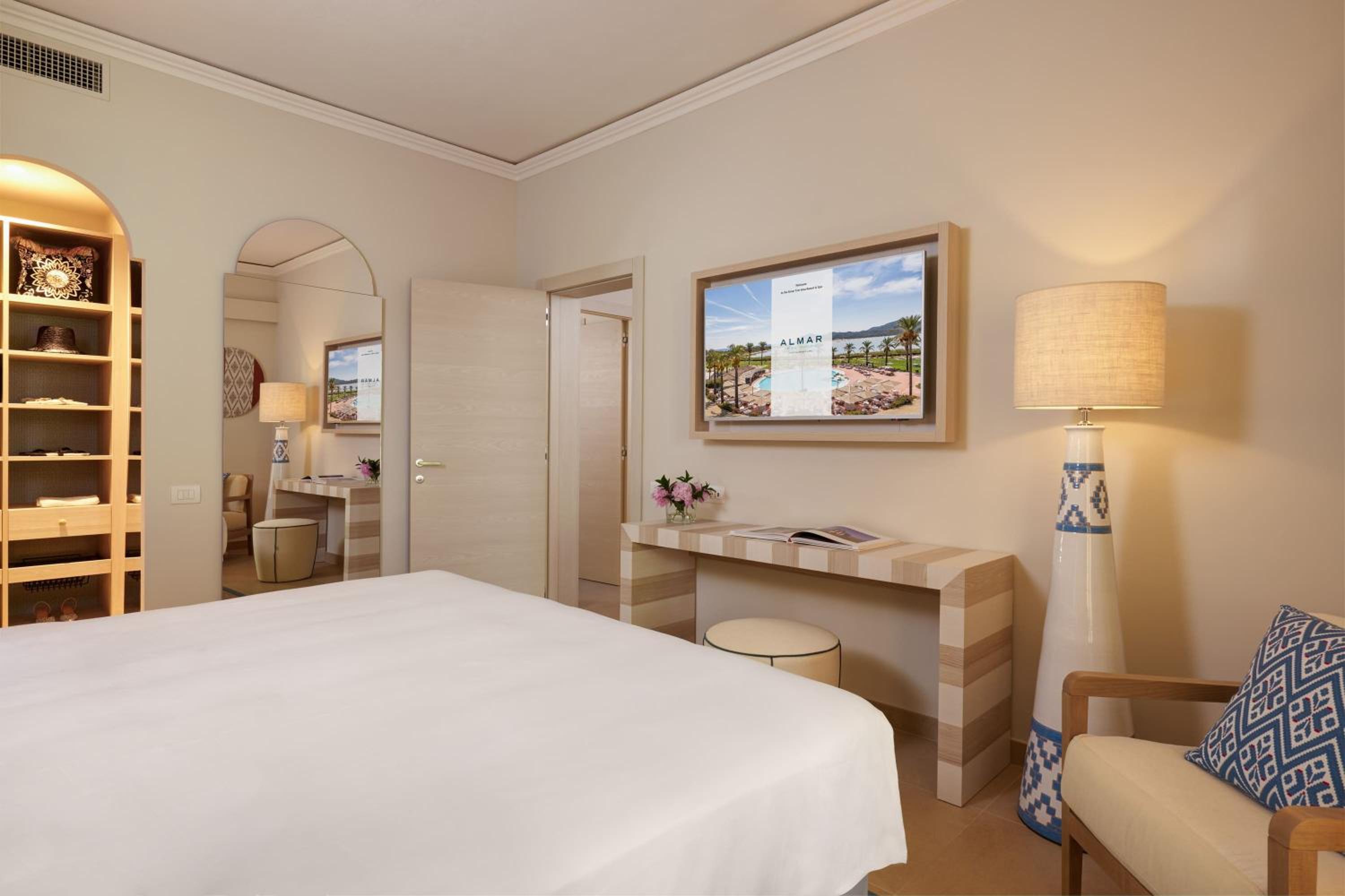 Family Suite with Garden View - Photo 3