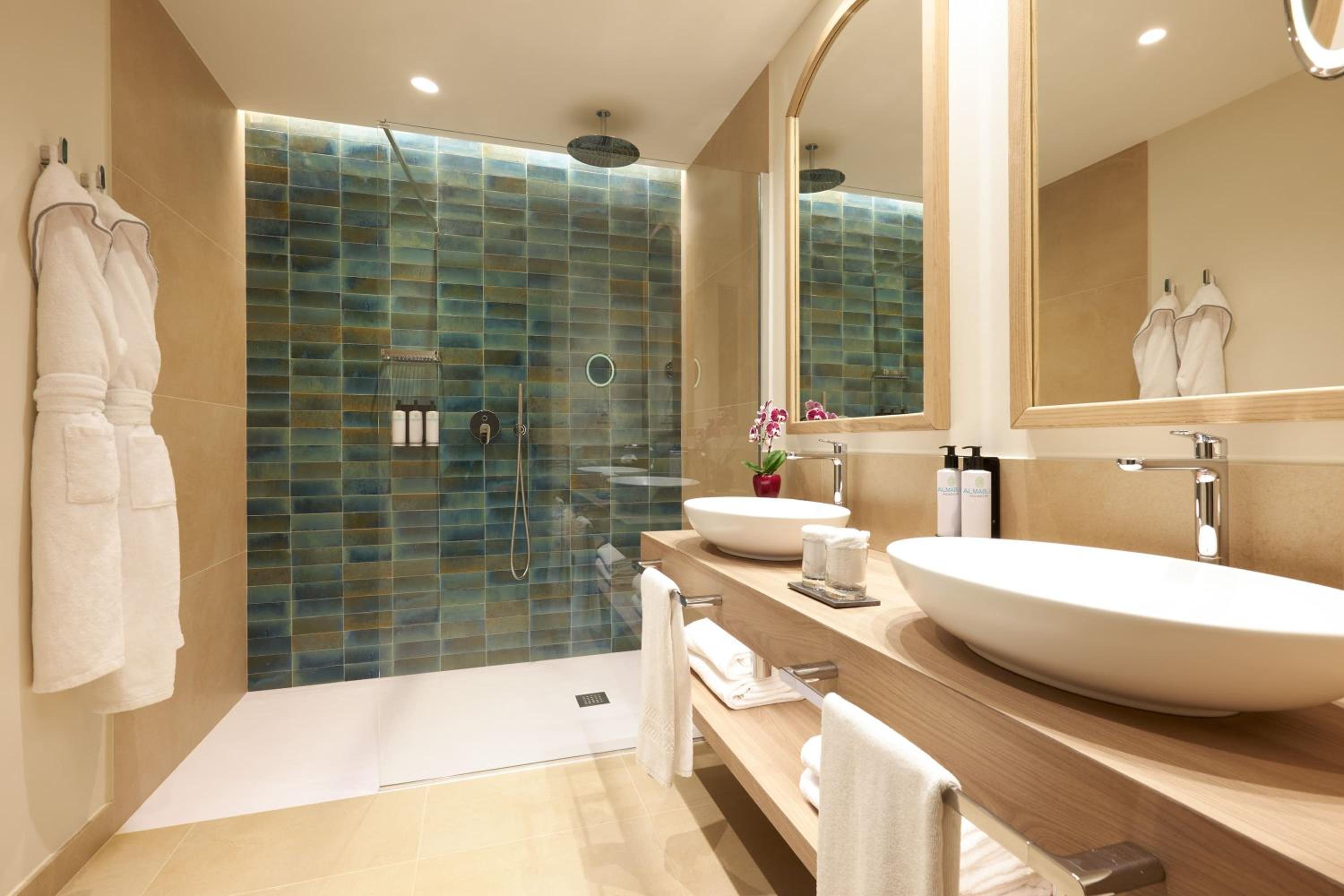 Family Suite with Garden View - Photo 5