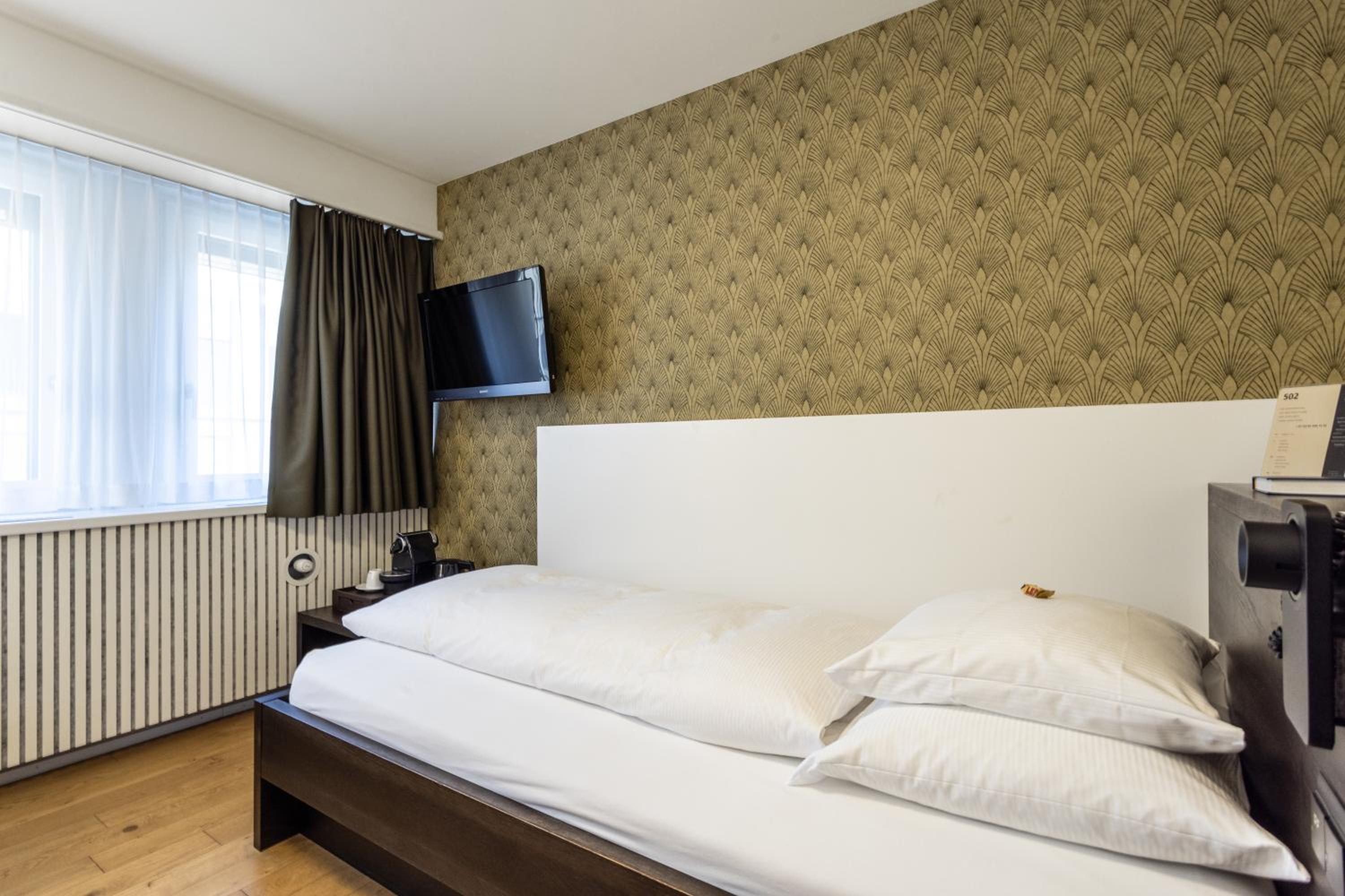Classic Single Room with Air Conditioning
