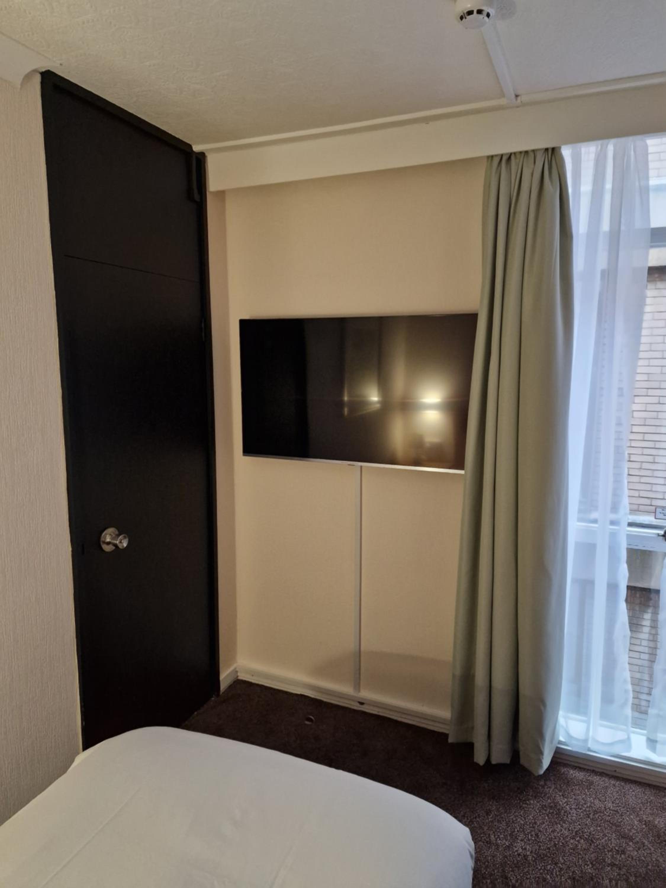Standard Twin Room - Photo 4