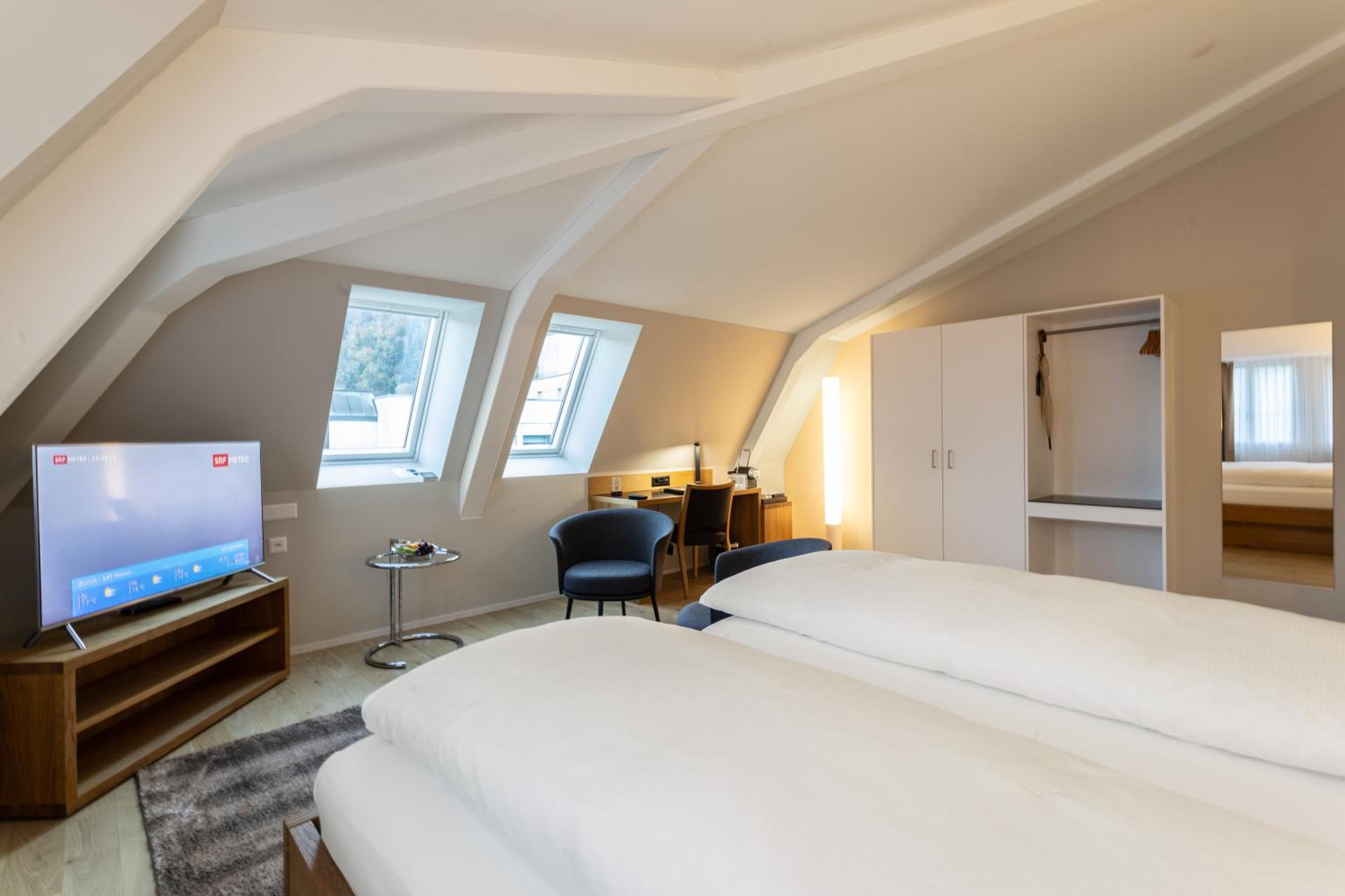 Deluxe Double King Size Room with Air Conditioning photo 2