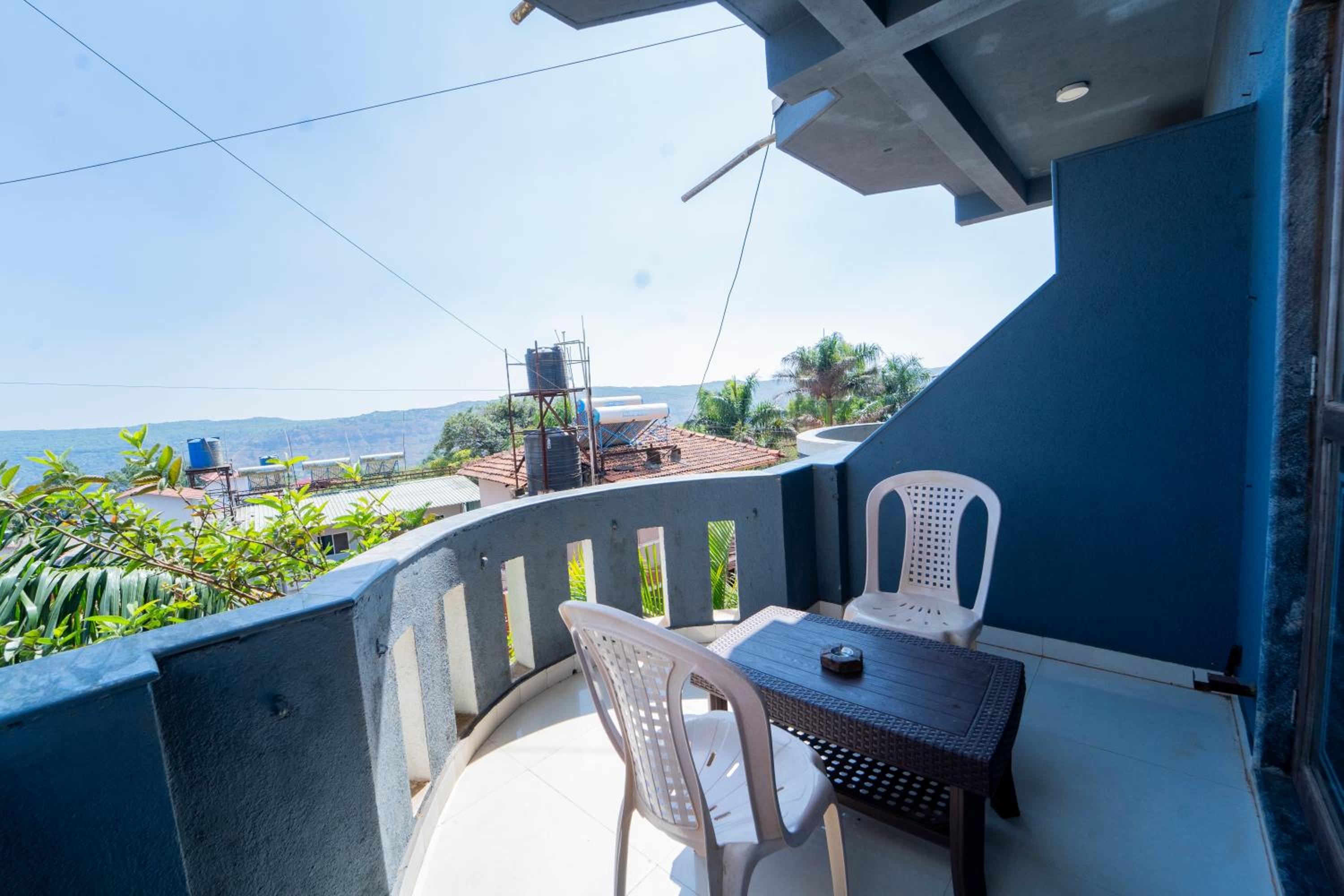 Deluxe Double Room with Balcony photo 3