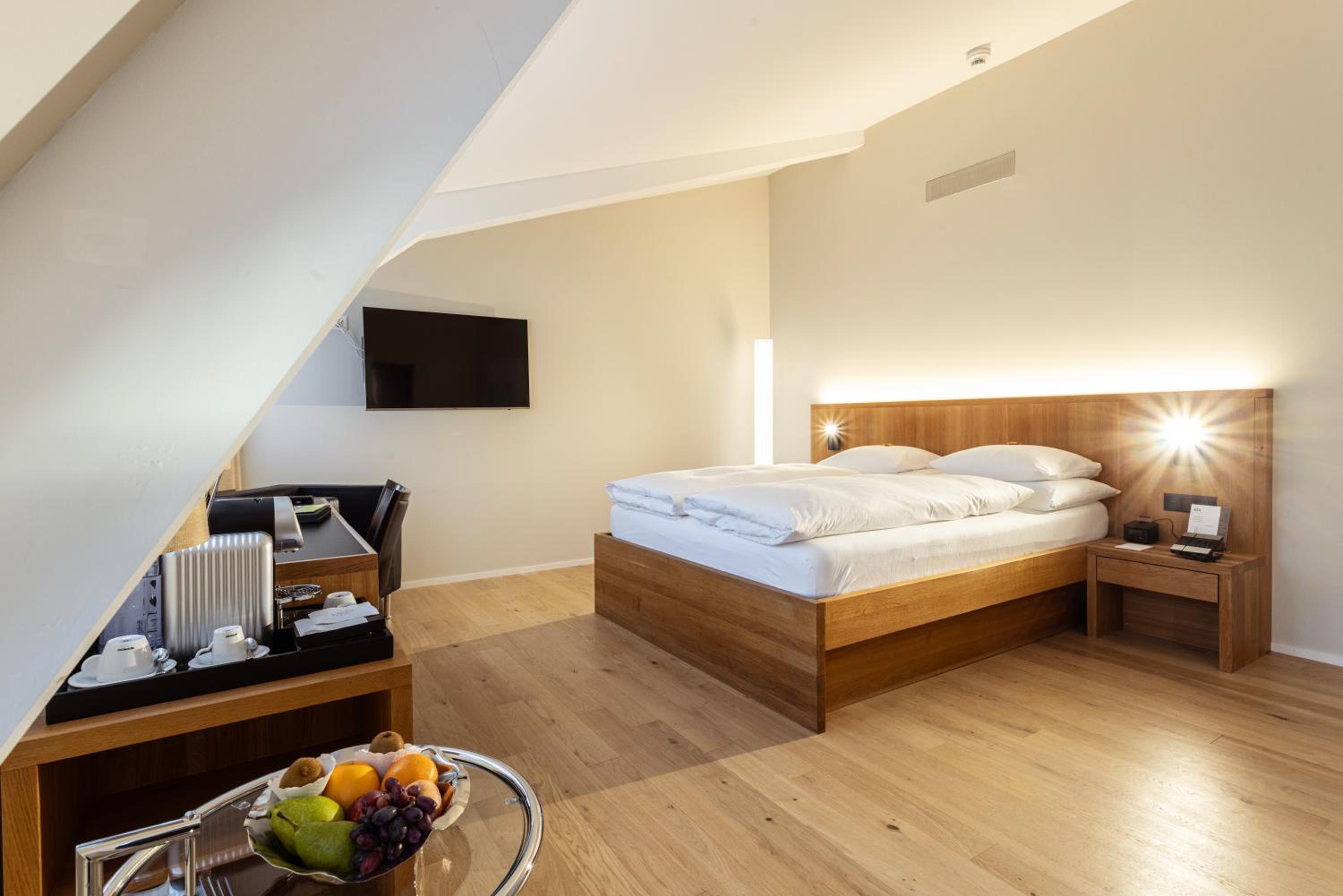 Deluxe Double Queen Size Room with Air Conditioning