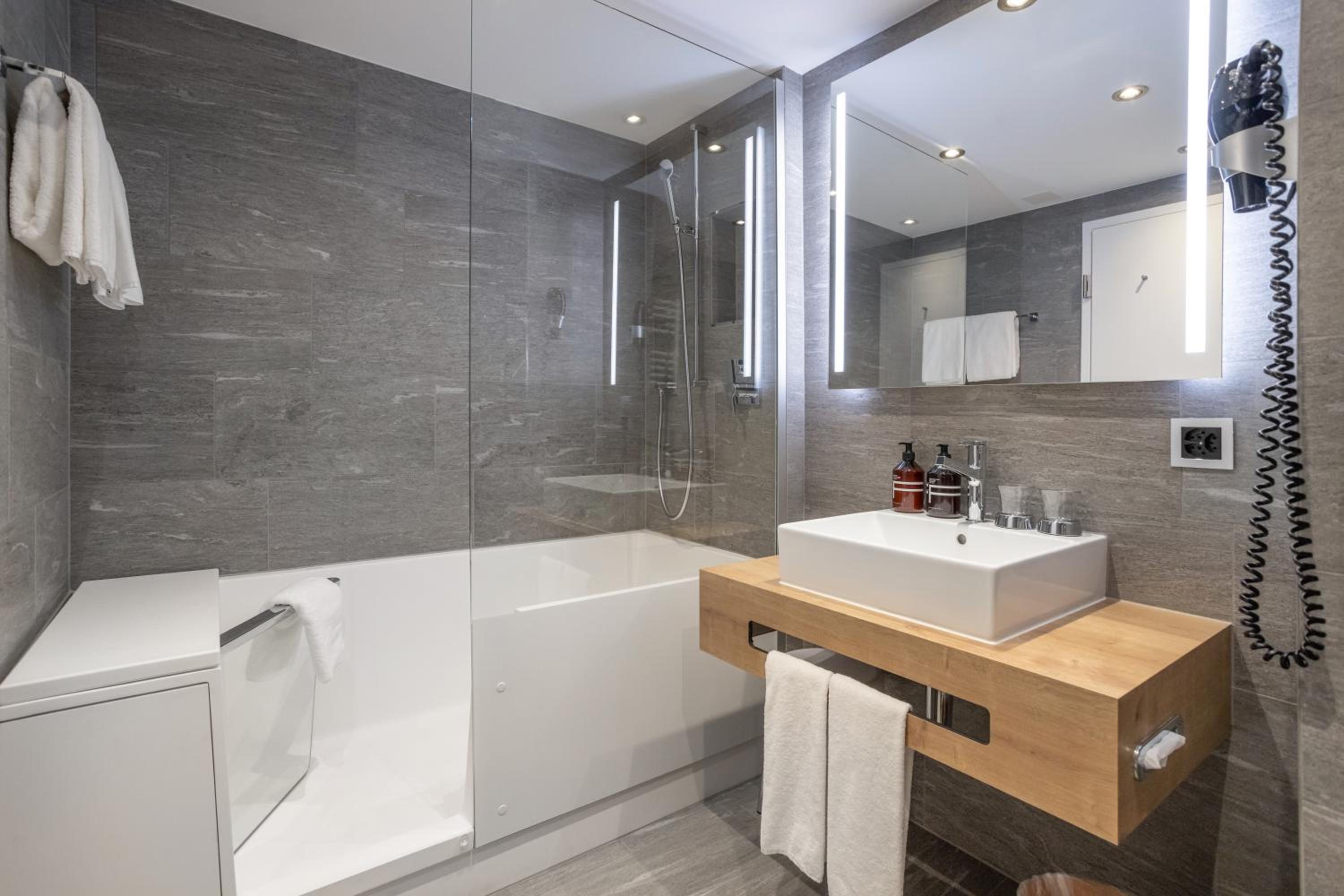 Superior Double King Size Room with Air Conditioning photo 2
