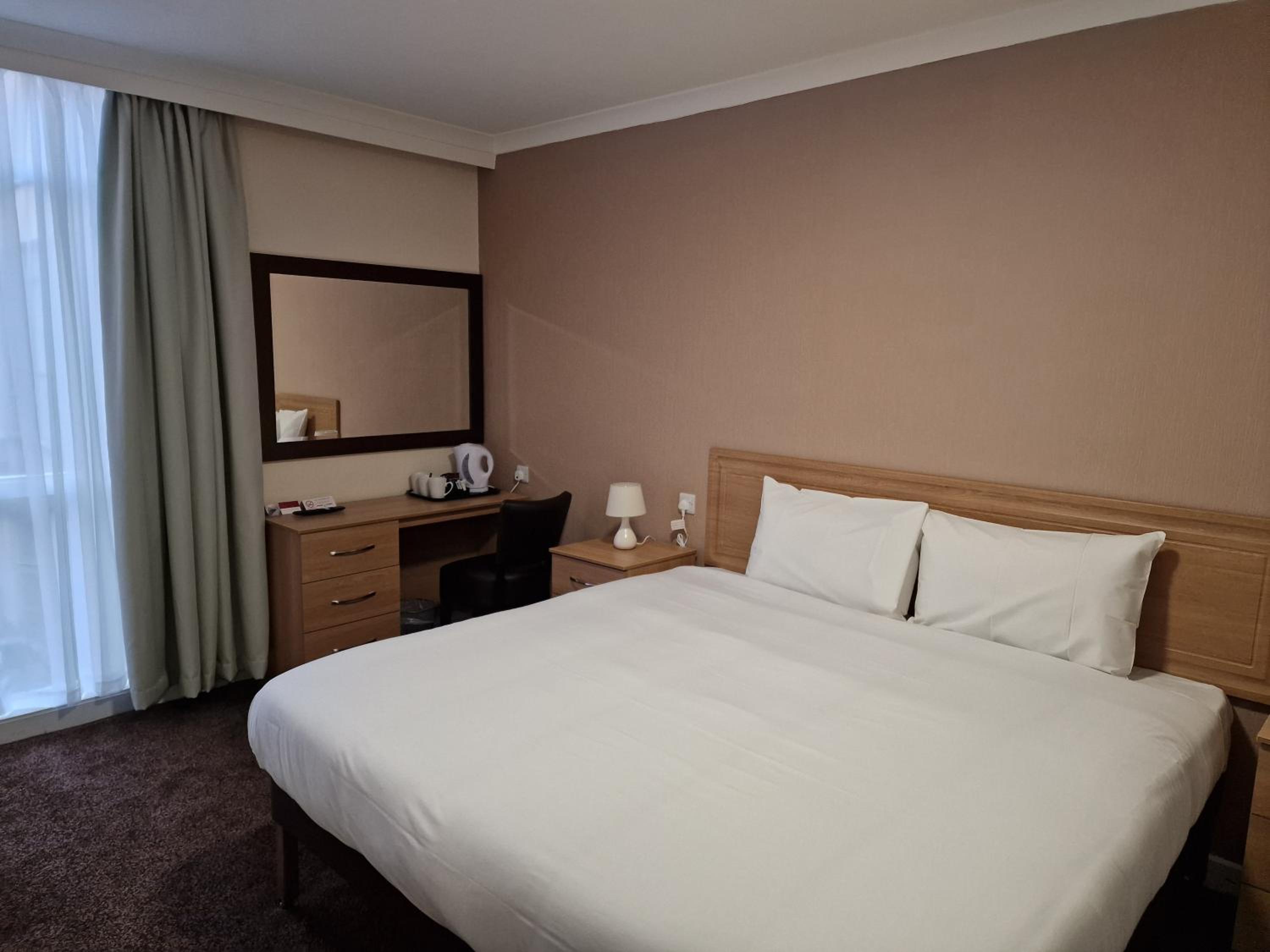 Standard Double or Twin Room - Photo 6