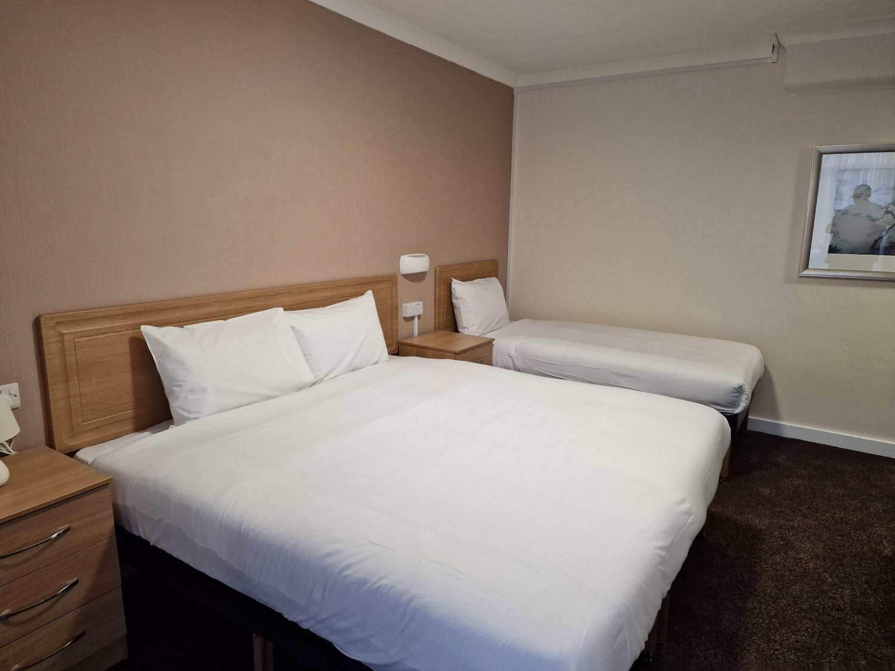 Standard Triple Room - Photo 1