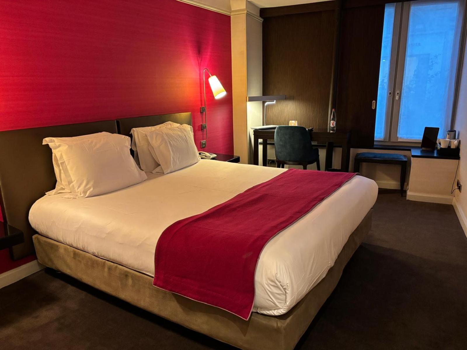 Ground Floor Double room 52 ft² ♿