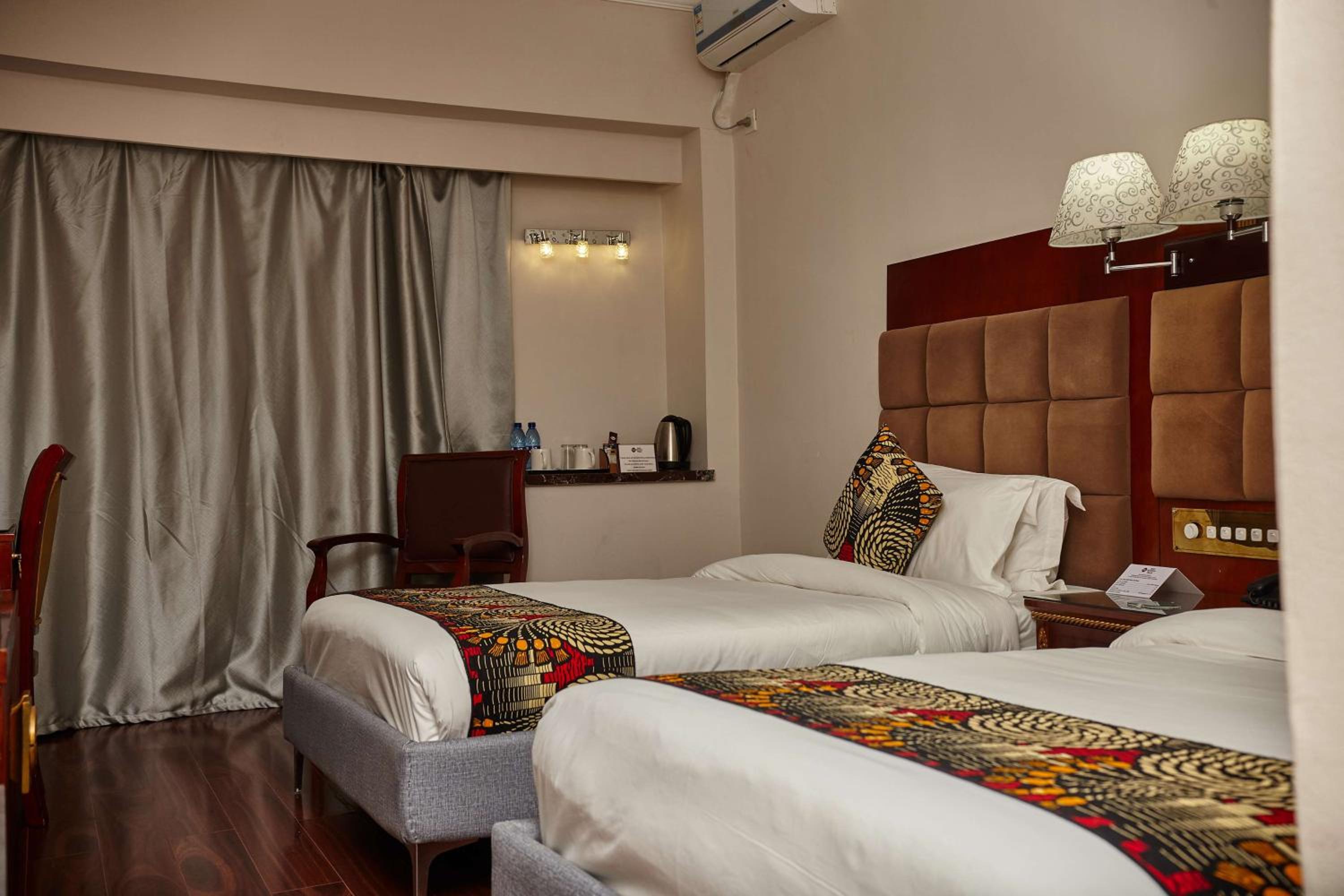 Twin Room with Courtyard View - Non-Smoking