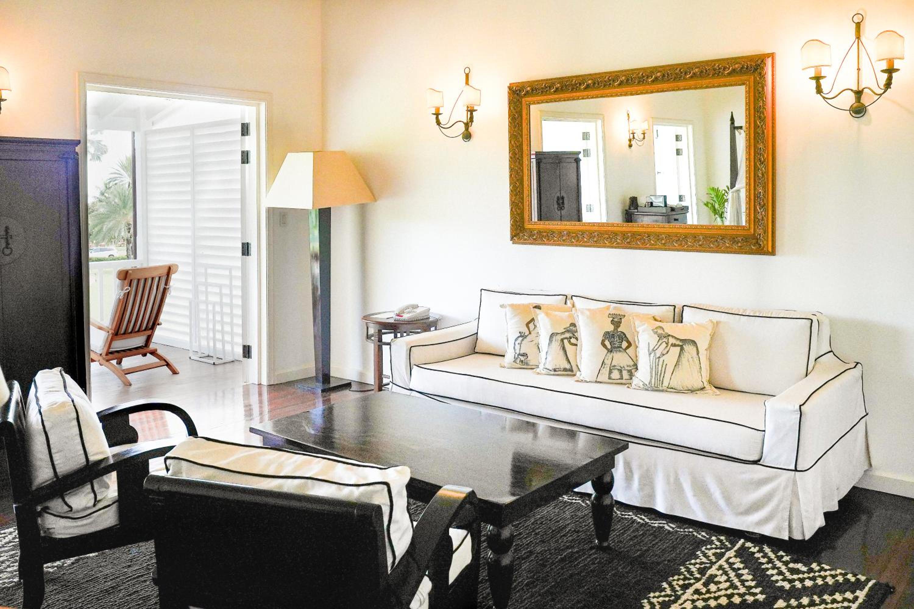 Deluxe Junior Suite photo 3