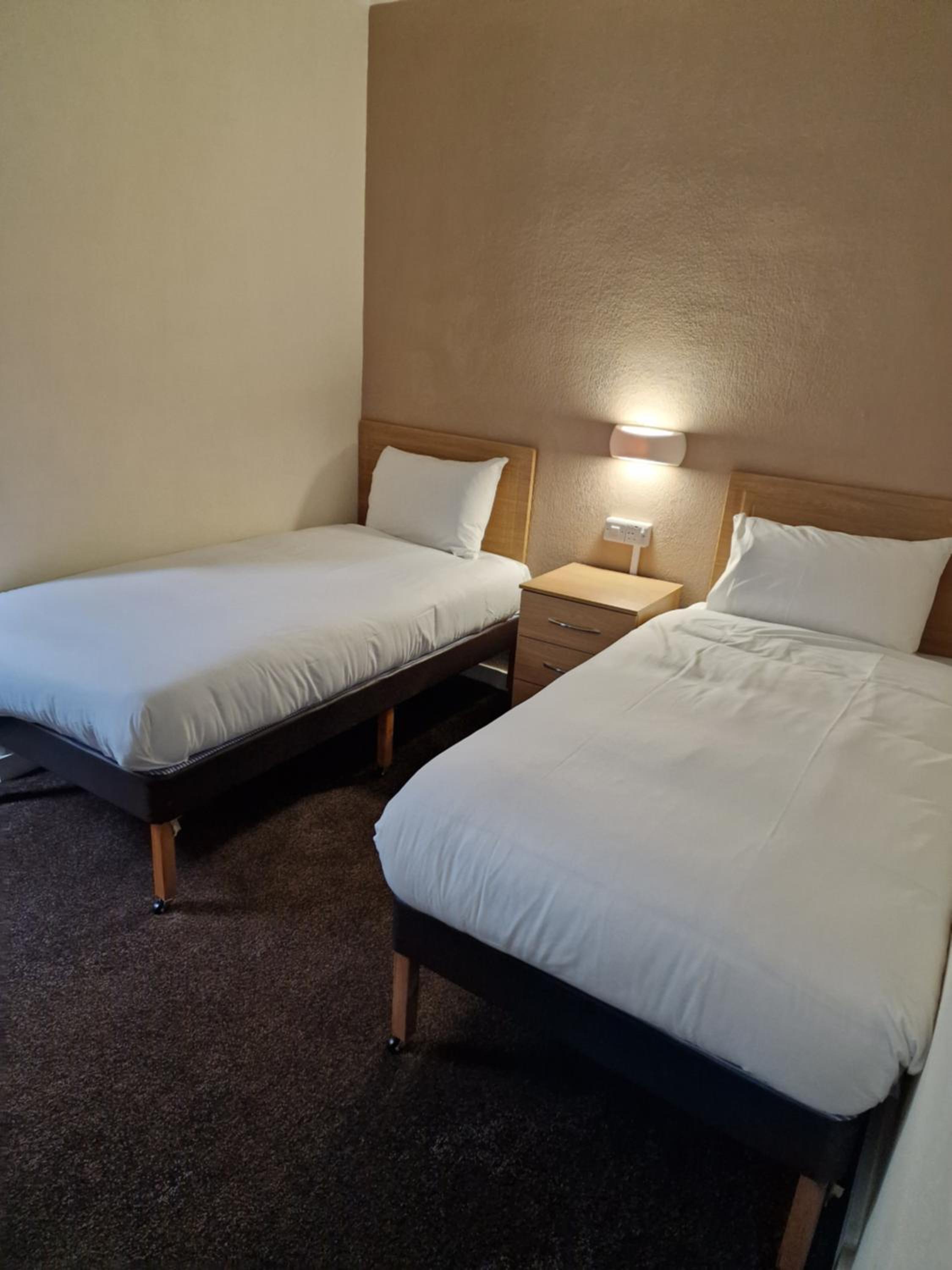Standard Twin Room - Photo 1