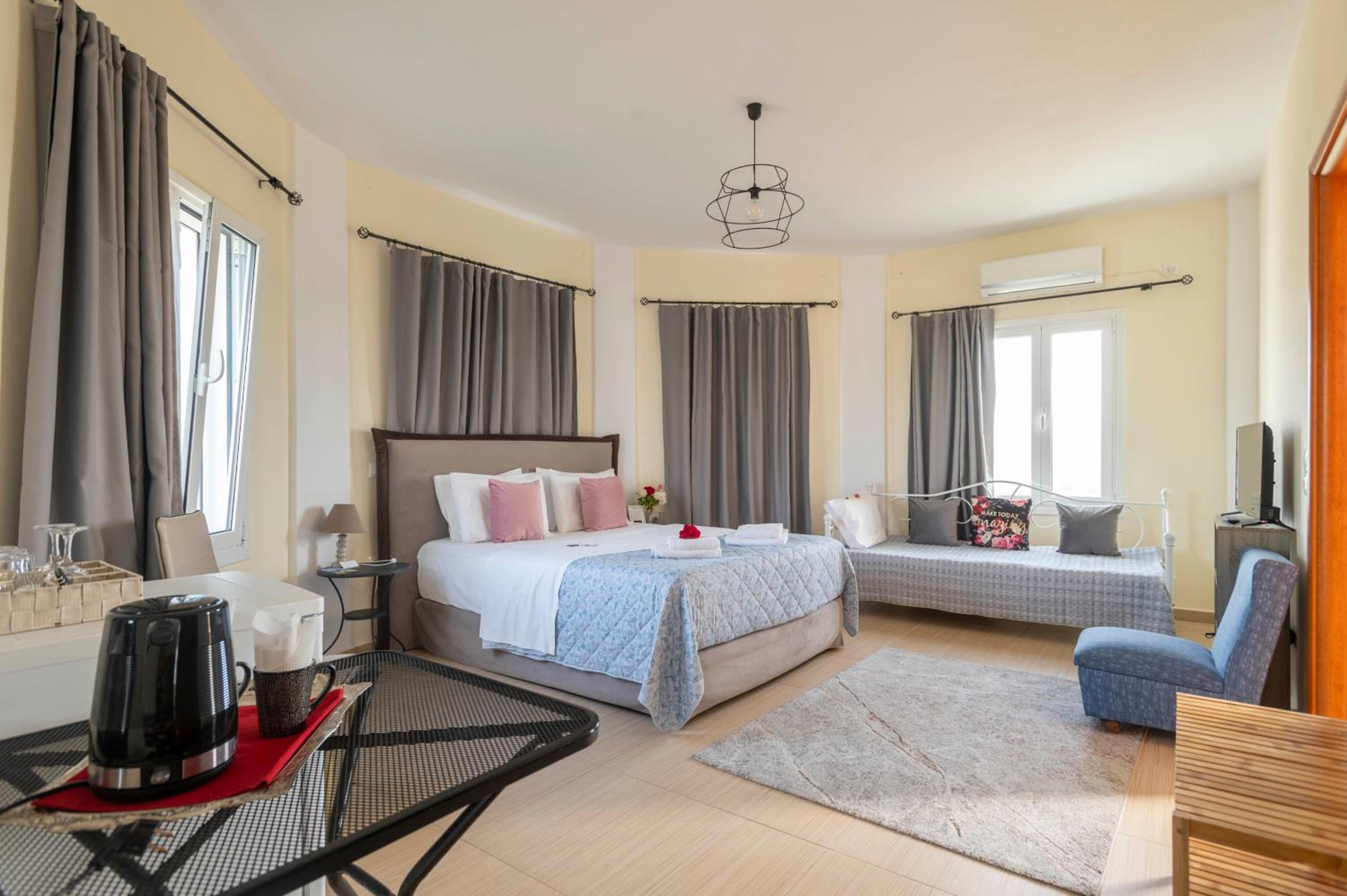 Double Room with Terrace - Photo 3