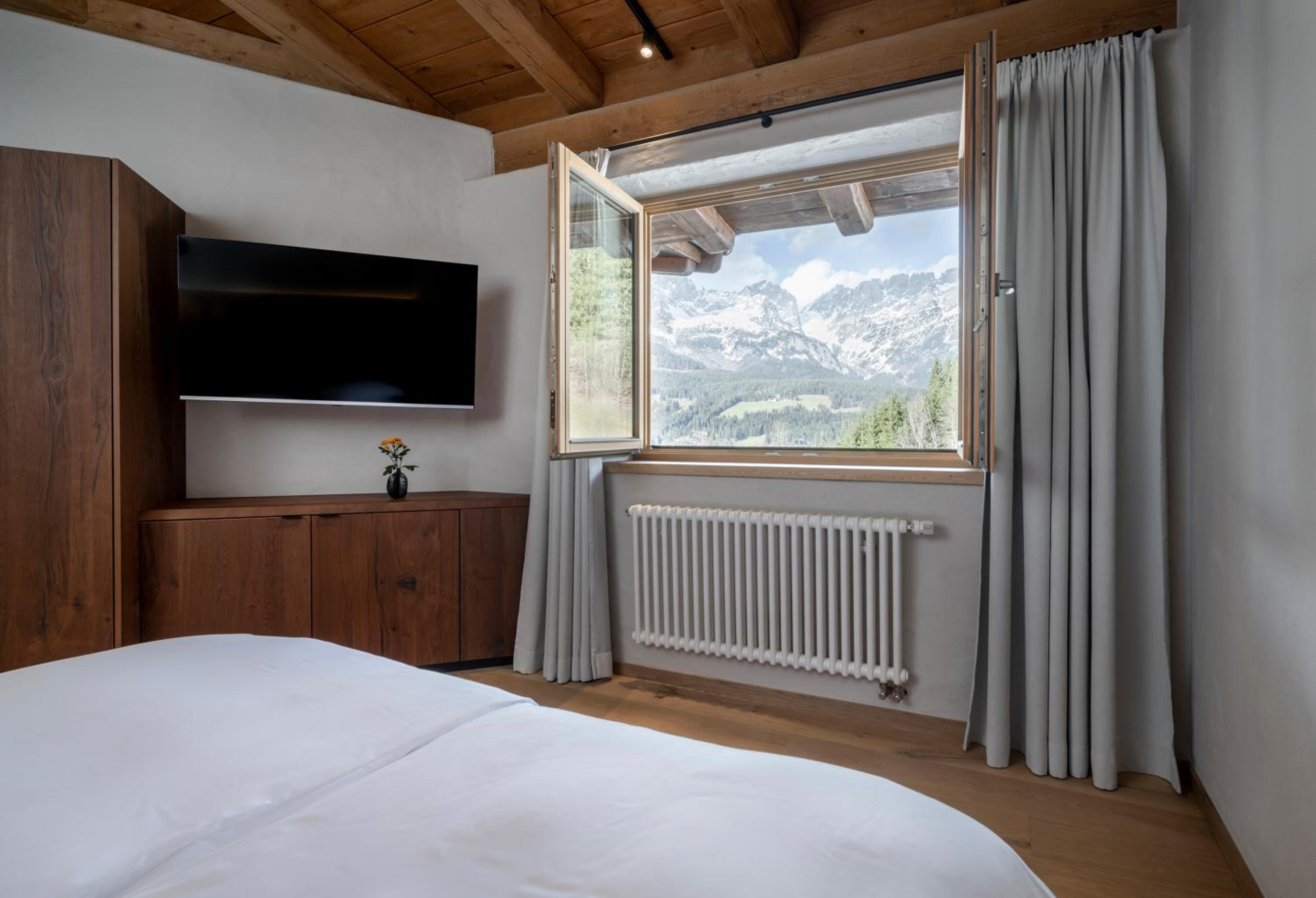 Superior Suite - Photo 7