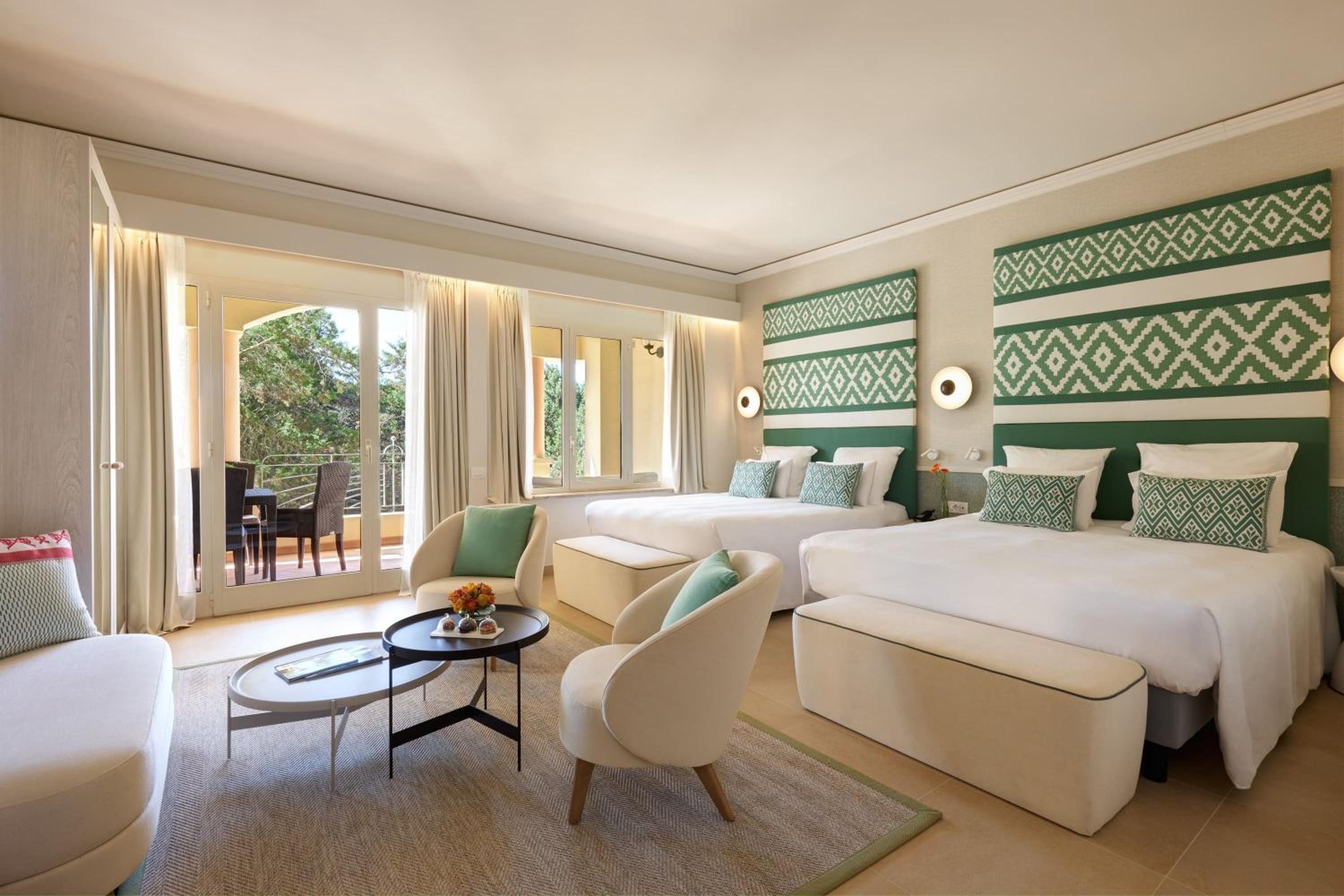 Family Room with Garden View - Photo 1